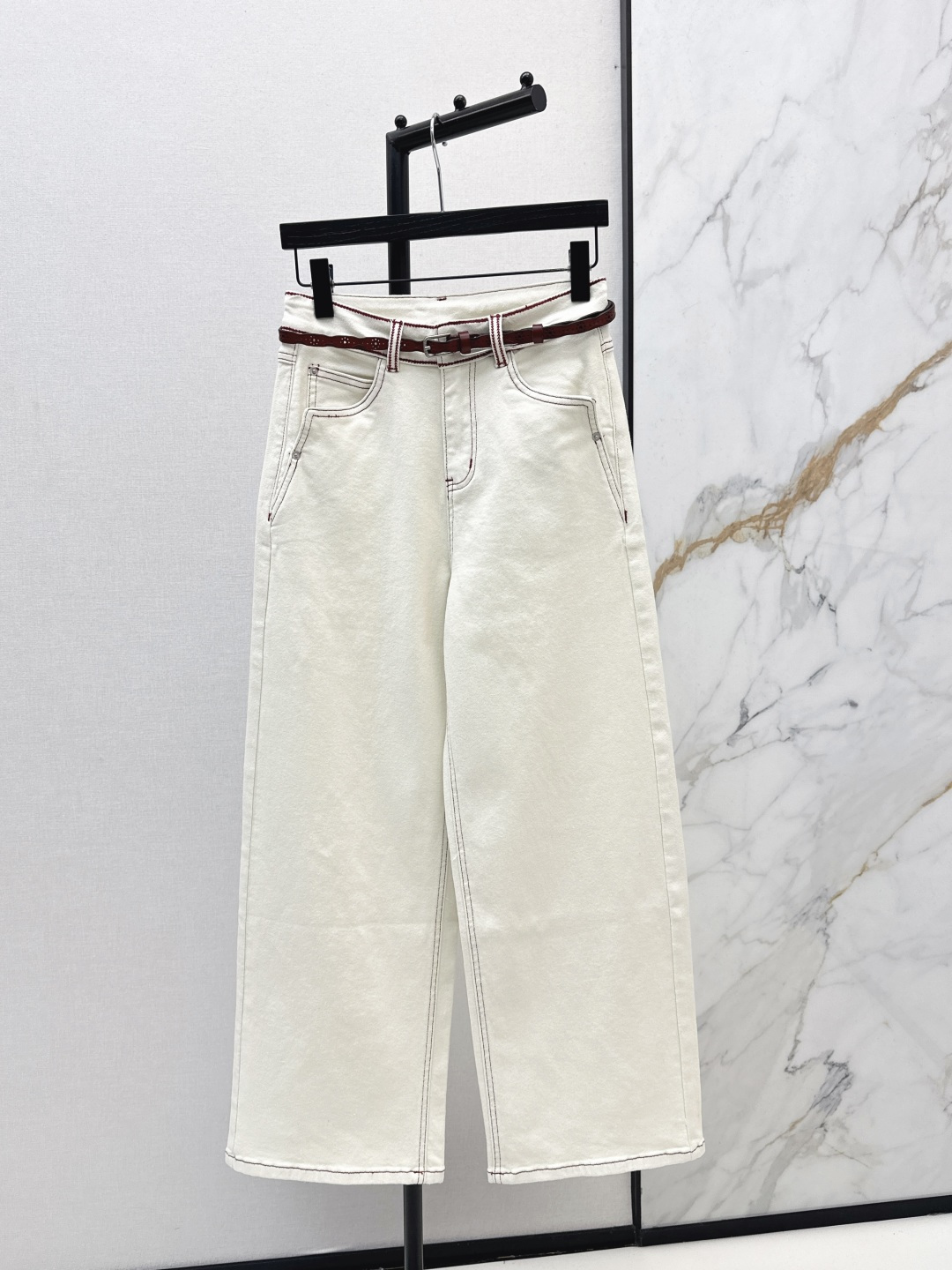 NO:740397,Recommended daily wear 26Ss————The latest belt for spring and summer paired with straight jeans. A must-have wide-leg trousers. Super hidden body. Straight-cut trousers are very stylish. No problem with T-shirts or shirts. Delivery belt. Two colors available for sale smlxl, jeans, shirts, tees, t-shirt,19860909日常穿搭推荐 26Ss————春夏最新款皮带搭配直筒牛仔裤 人手必备的阔腿裤型 超级藏肉 直筒剪裁裤型又很有型 搭配T恤或者衬衫通通没问题 配送腰带 两色现货发售smlxl,,jeans,shirts,tees，t-shirt,,Women's clothing