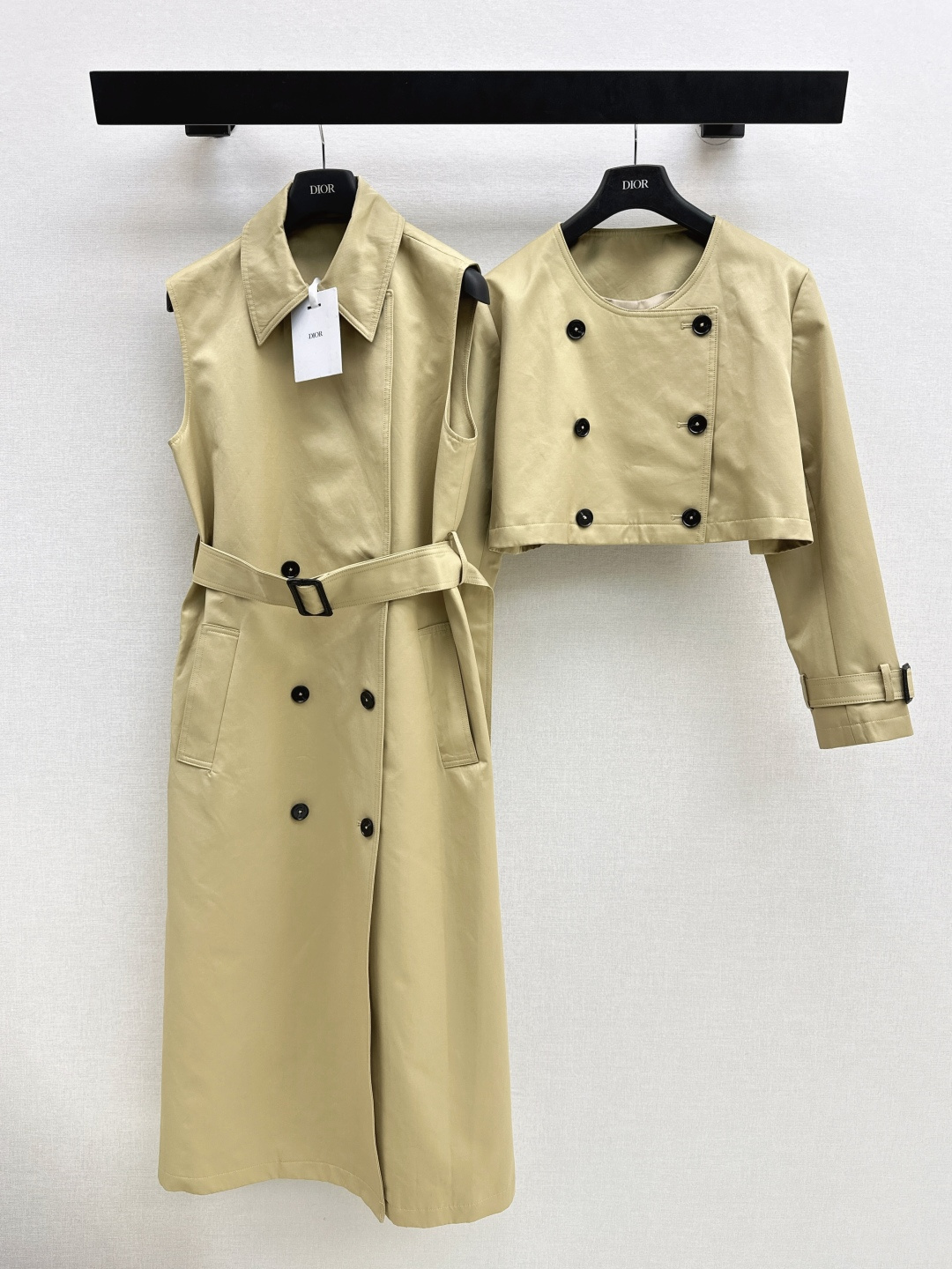 NO:740404,CD 26Ss————The latest detachable two-piece windbreaker jacket for spring and summer. This early spring’s battle suit is supported by the windbreaker. It is elegant and rustic, elegant and intellectual, shows right-angled shoulders, elongates the visual sense of the entire body, double-breasted simple design, overall unobtrusive, hidden sense of temperament. The detachable two-piece set can be separated and matched. One color ready for sale sml,,jackets & coats,19860909CD 26Ss————春夏最新款可拆卸两件套风衣外套今年早春的战衣是靠风衣加持的 又A又飒 优雅又知性 显直角肩 拉长整个身材视觉感 双排扣简约设计 整体不张扬 暗藏的气质感 可拆卸的两件套可以分开来搭配哦 一色现货发售sml,,jackets & coats,,Women's clothing