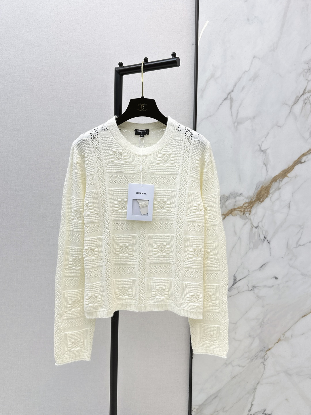 NO:740872,C Home 26Ss————The latest spring and summer style French lazy style with gentle gray sweater custom-made cashmere yarn. The micro-transparent effect is super beautiful. The soft and waxy feel is special and the hazy skin-friendly effect is invincible. The classic round neck design is minimalist and luxurious. The classic dropped shoulder loose version is versatile and slim without being unattractive. Casual and generous to create a sense of Italian elegance. One color ready for sale sml,,chanel,sweaters,19860909C家 26Ss————春夏最新款法式慵懒风穿搭温柔格蕾系毛衣定制羊绒纱线 微透效果质感实物超美 软软糯糯的手感特殊的绒毛朦胧亲肤效果无敌 经典圆领设计极简奢华 经典落肩宽松版型百搭显瘦不挑人 随性大方打造意式优雅的高级感 一色现货发售sml,,chanel,sweaters,,Women's clothing