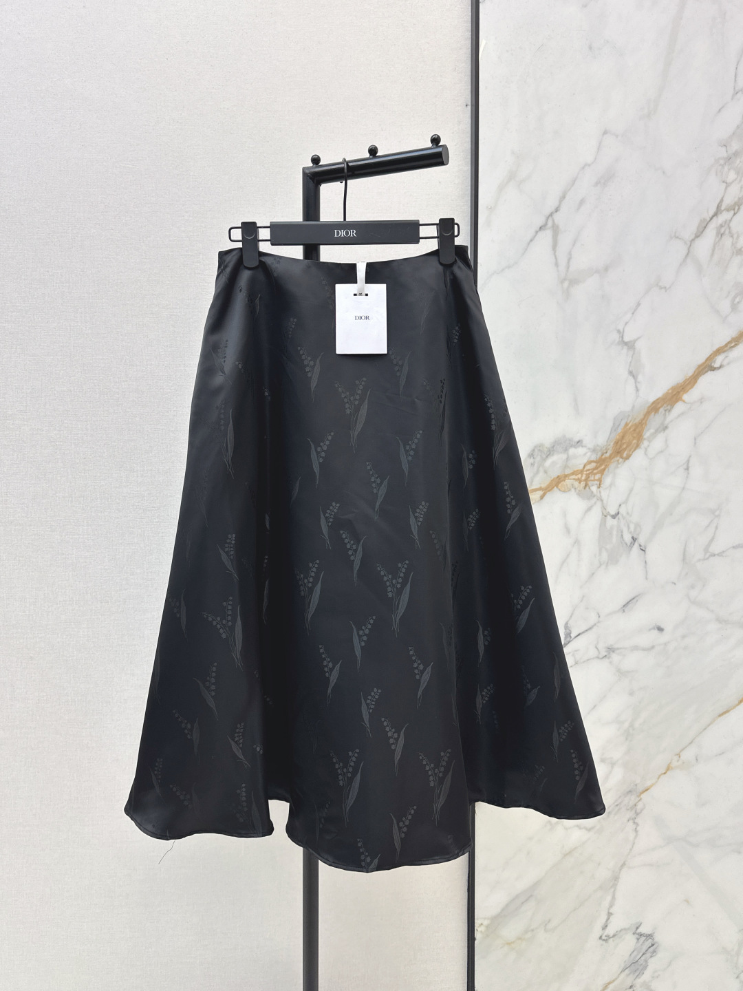 NO:740861,Zhu Zhu's same style CD 26Ss - the latest lady suit in early spring, three-dimensional waisted suit jacket + umbrella-shaped high-waisted skirt, three-dimensional jacquard fabric, retro and fashionable, low-key temperament and luxurious and high-end!  The version is versatile and easy to choose. One color is developed separately. Ready for sale: sml, skirts, jackets & coats, business suits,19860909朱珠同款 CD 26Ss————早春最新款名媛气质Lady套装立体收腰西装外套+伞状高腰半裙 立体提花面料 复古时髦 低调气质又奢华高级！版型百搭不挑人 一色分开发 现货发售sml,,skirts,jackets & coats,business suit,,Women's clothing