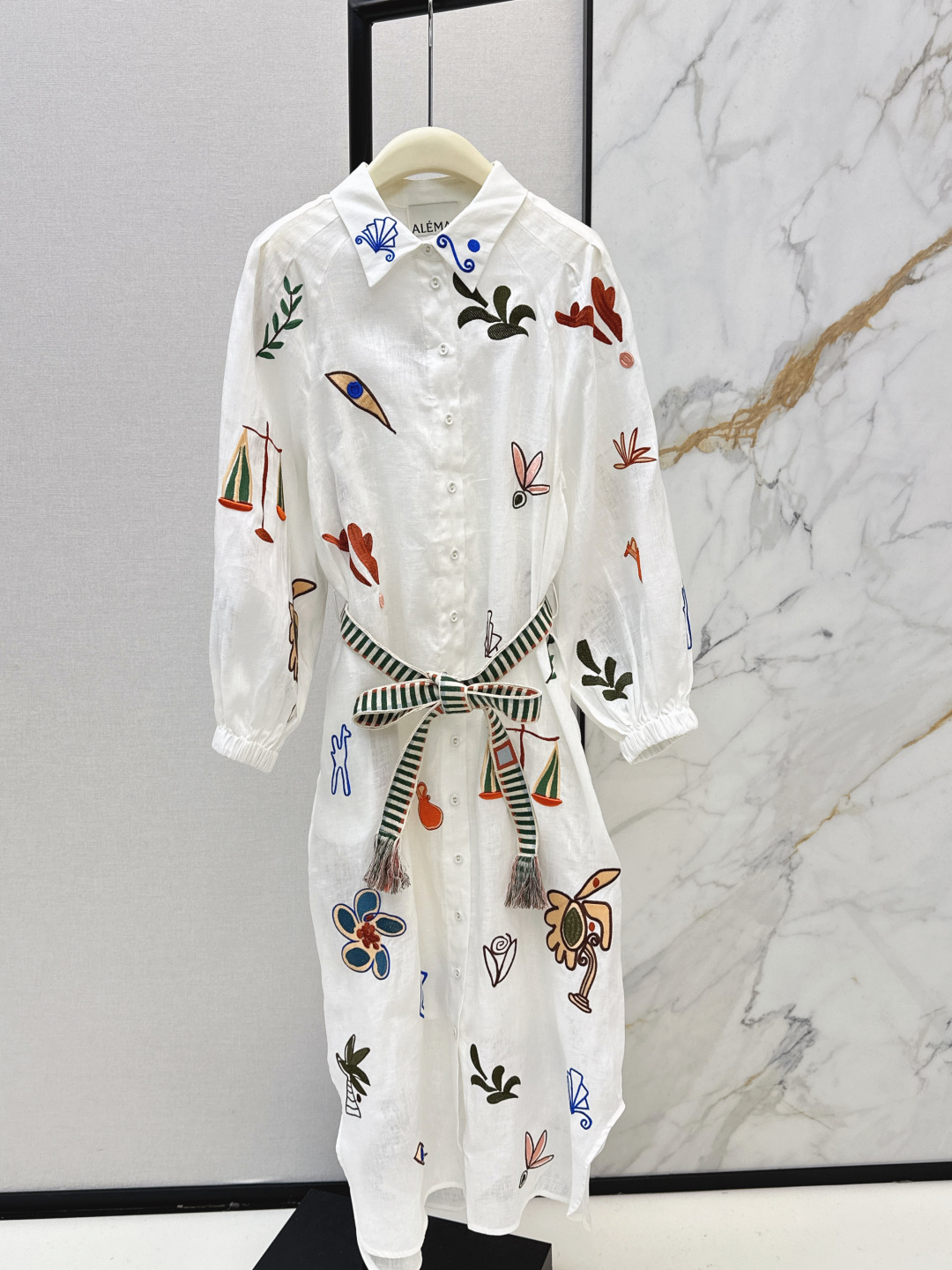 NO:740854,Exclusive first release, fashionable design 26Ss - the latest resort-style embroidered dress in early spring, elegant and fresh resort-style atmosphere. Elegant pattern printing, romantic and elegant white and rich beauty must-have items. One color ready for sale smlxl,,skirts,19860909独家首发 时髦设计 26Ss———早春最新款度假风刺绣连衣裙淡雅清新的度假风气息 优雅图案印花浪漫优雅的白富美必备单品 一色现货发售smlxl,,skirts,,Women's clothing