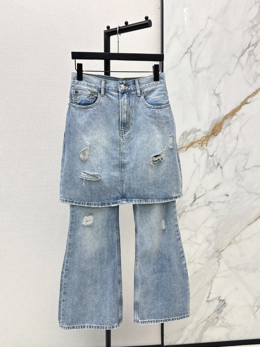 NO:748316,Ac 26Ss————Latest spring and summer washed distressed distressed hole-stacked fake two-piece jeans. Regular micro-flared pants style. Super friendly to all body types. Fashionable items. Versatile. Recommended for everyone. One color ready for sale sml,,jeans,19860909Ac 26Ss————春夏最新款水洗做旧破洞叠穿假两件牛仔裤 常规微喇叭裤版型 对各种身材都超友好 时髦单品百搭款 推荐人手必备 一色现货发售sml,,jeans,,Women's clothing
