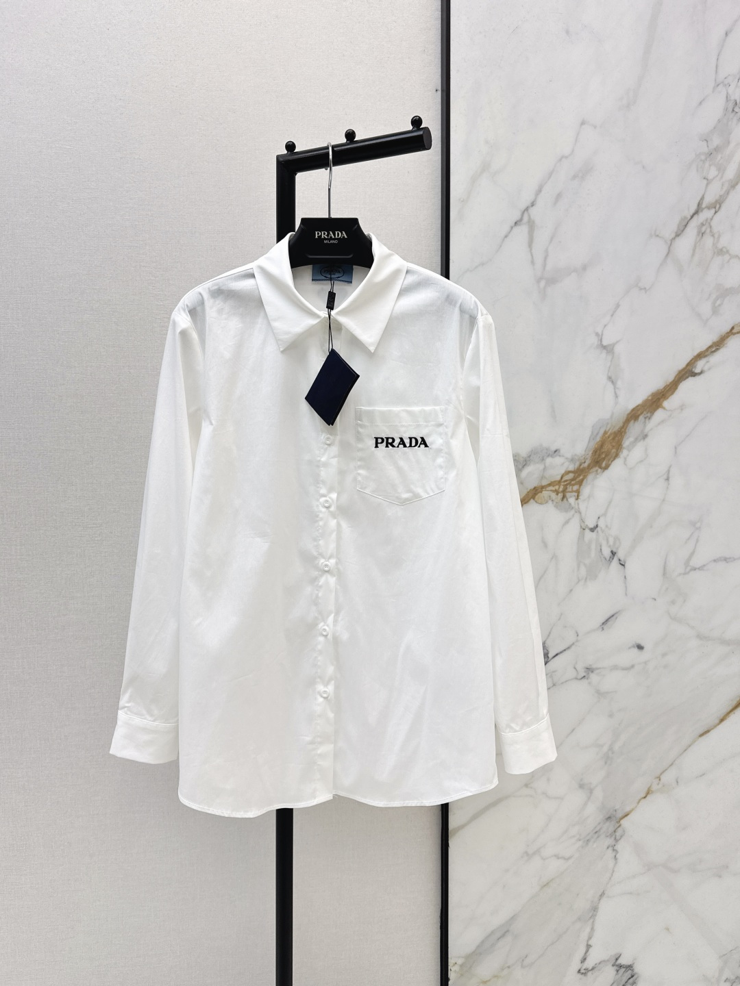 NO:749303,PD 26Ss————The latest spring and summer logo letter-decorated shirt has a cute style. The shape is easy for everyone to control. It can be worn for daily commuting. It doesn’t matter the occasion. The shirt is clean and elegant. The sense of layering is richer. It is full of small details that are a plus. It has a KOL-style version and can accommodate all kinds of body shapes. It is available in one color, sml, shirts,19860909PD 26Ss————春夏最新款logo字母装饰衬衫可A可乖的风格 版型属于谁都好驾驭 日常通勤穿什么的都是很OK 不挑场合 衬衣干净大气 层次感更加丰富 满满小细节太加分了 很有KOL风范的版型 包容各种身材都不在话下 一色现货发售sml,,shirts,,Women's clothing