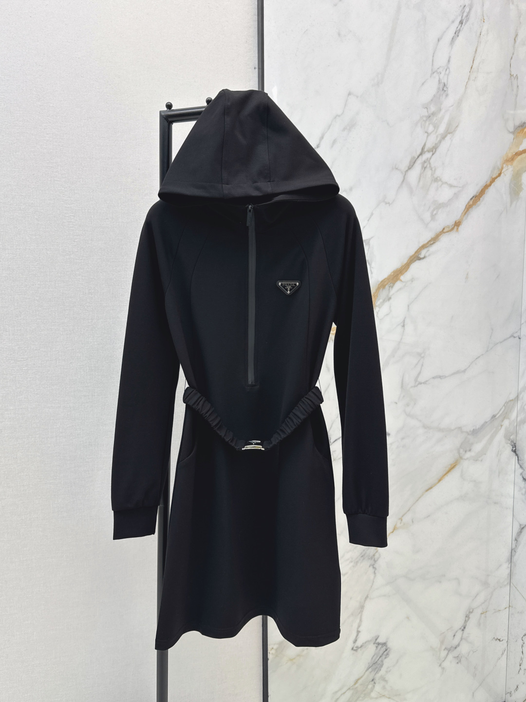 NO:749317,PD 26Ss————The latest hooded casual dress for spring and summer, another fashionista’s favorite!  Every piece you get is full of surprises. High-end fashion craftsmanship. Perfect fit. No matter the figure. Practical and versatile. Comfort and function are combined. One color ready for sale. SML,,skirts,hats,19860909PD 26Ss————春夏最新款连帽休闲连衣裙 又一款时尚达人的心头好！每一件到手都是惊喜满溢 高级时装工艺 版型绝绝子 不挑身材 实用百搭 舒适与功能相结合 一色现货发售sml,,skirts,hats,,Women's clothing