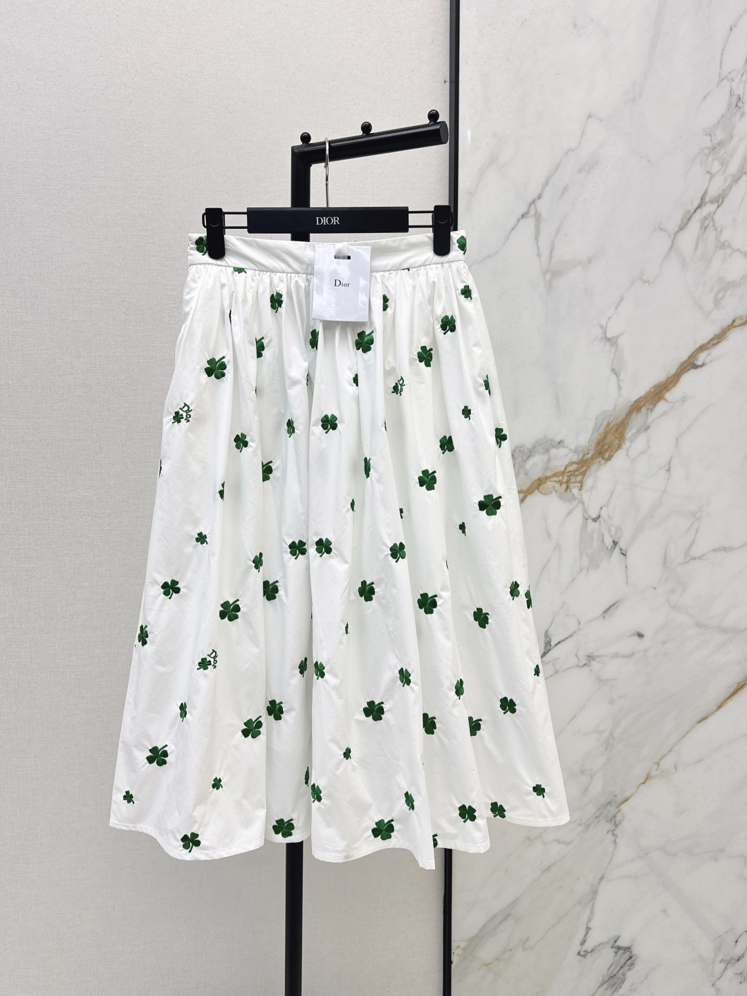 NO:749298,CD 26Ss————The latest spring and summer lucky four-leaf clover series suit shirt + umbrella skirt, full of small details, great points. Exquisite workmanship, age-reducing fashion, good hold style, won the hearts of fairies, soft and textured, classic, developed in one color, ready for sale smlxl,,skirts,shirts,19860909CD 26Ss————春夏最新款幸运四叶草系列套装衬衫+伞状半裙 满满小细节太加分了.做工精致 减龄时尚 好HOLD住造型 深得仙女心 柔软有质感 经典之作 一色分开发 现货发售smlxl,,skirts,shirts,,Women's clothing