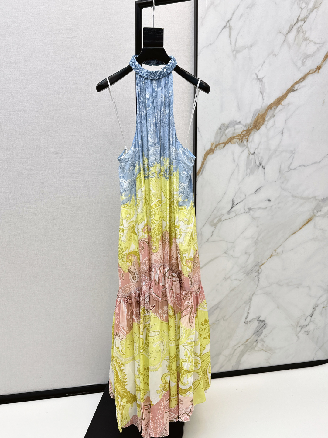 NO:749292,Exclusive first release, fashionable design 26Ss——Early spring’s latest Peris holiday style printed dress, elegant and fresh holiday style atmosphere. Elegant pattern printing, romantic and elegant white and rich beauty must-have item. One color ready for sale smlxl 0,,skirts,19860909独家首发 时髦设计 26Ss———早春最新款佩里斯度假风印花连衣裙淡雅清新的度假风气息 优雅图案印花浪漫优雅的白富美必备单品 一色现货发售smlxl 0,,skirts,,Women's clothing