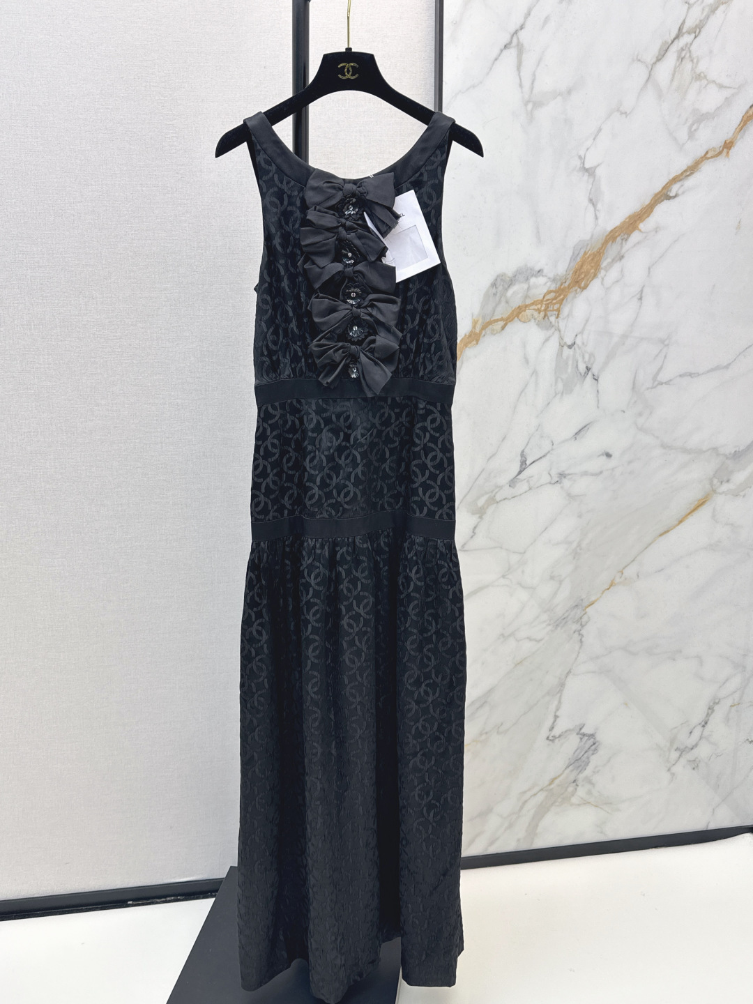 NO:749257,Exclusive first release of C Home 26Ss————The latest silk evening dress with bow decoration for spring and summer. 100% heavyweight silk jacquard fabric. Purely handmade bow decoration. It is the shirt that every girl needs. It is simple and stunning. One color ready for sale sml, chanel, skirts, real silk,19860909独家首发 C家 26Ss————春夏最新款蝴蝶结装饰真丝晚礼服连衣裙 百分百重磅真丝提花面料 纯手工蝴蝶结装饰 是每个女生都需要的战袍吧 简简单单惊艳全场 一色现货发售sml,,chanel,skirts,real silk,,Women's clothing