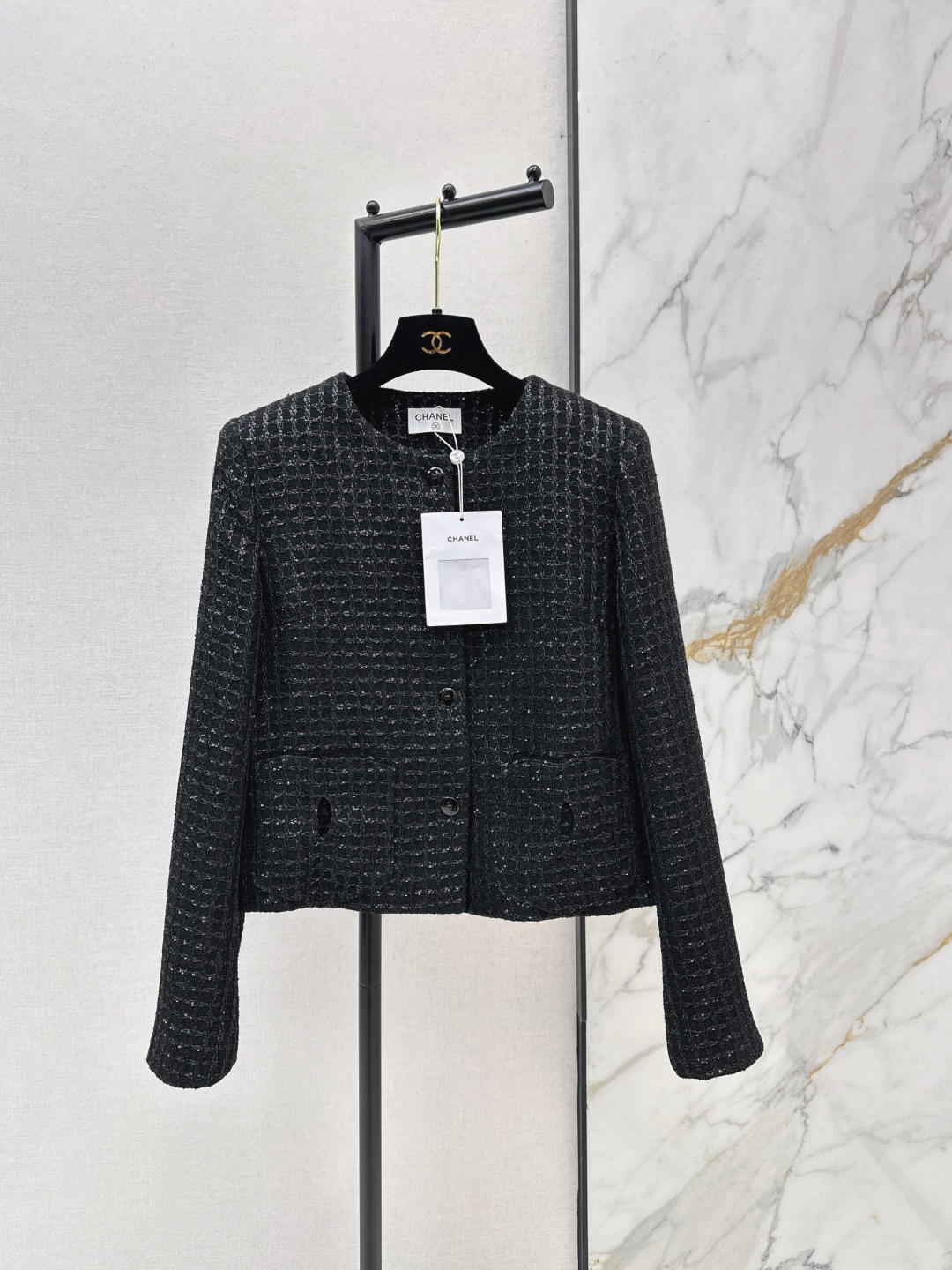 NO:749254,C Home 26Ss - the latest style of small fragrant style woven slub tweed jacket in early spring. The beautiful high-grade woven fabric is super beautiful in real life. The three-dimensional texture is full of exquisiteness. The upper body has a noble temperament. The box-shaped version is extremely slim. It is practical and has a higher appearance. French socialite style is elegant and high-end. A must-have for rich families. One color ready for sale sml,, chanel, jackets & coats,19860909C家 26Ss———早春最新款小香风编织粗纺花呢外套 绝美高级编织面料实物超美 立体肌理感精致感满满 上身自带一种高贵气质 箱型版型巨显瘦 实穿度高颜值也更高 法式名媛风优雅又高级 富家千金必备 一色现货发售sml,,chanel,jackets & coats,,Women's clothing