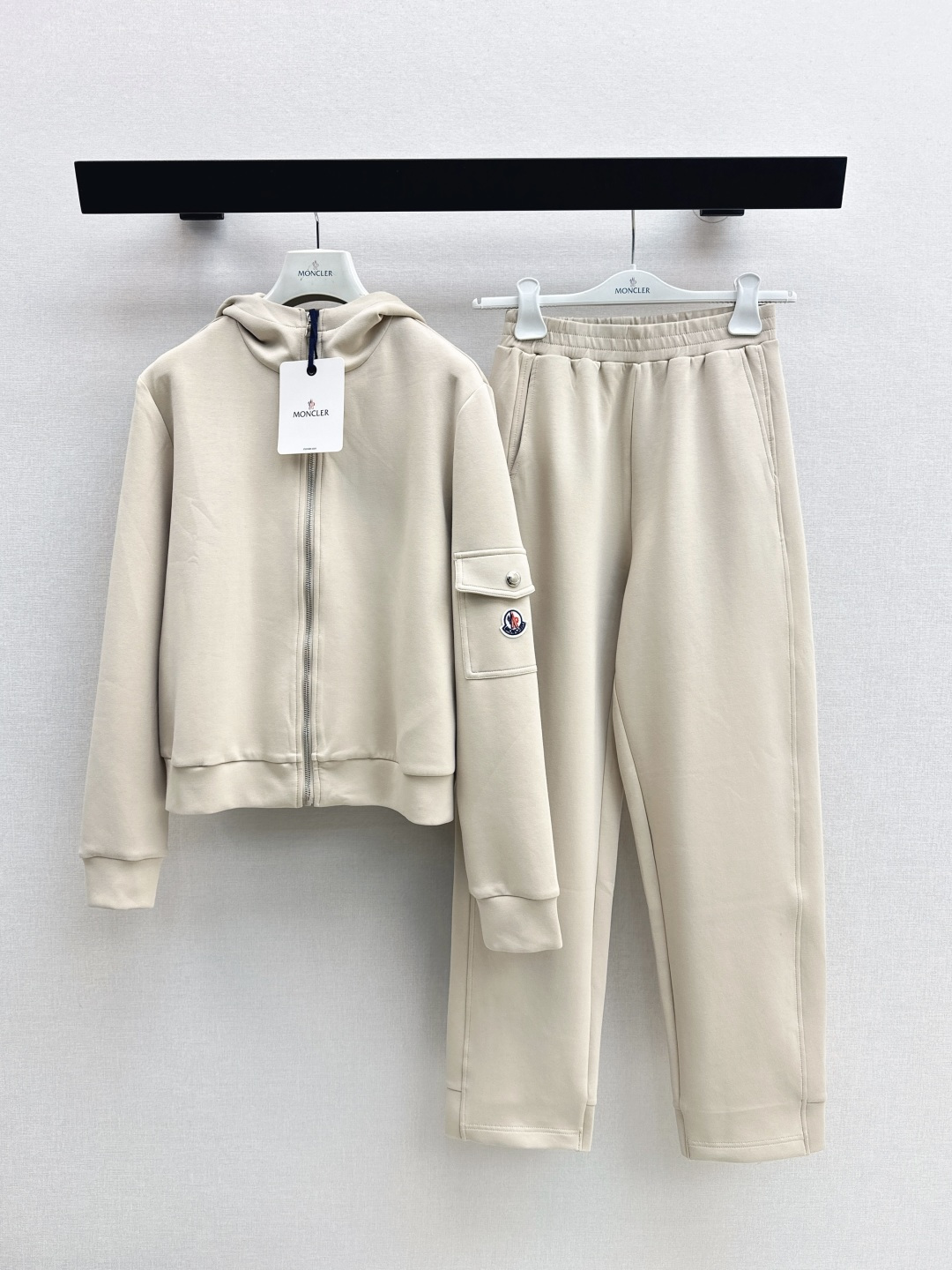 NO:749239,Fashionable and casual recommendation Mc 26Ss————The latest fashionable matching suit for lazy people in spring and summer. Hooded casual jacket + elastic sweatpants. It is very necessary for daily outings. Very easy to wear. A must-have for sports and leisure. It can be worn alone or in a set. It looks good. The quality is online. One set is available. Two colors are available for sale sml,, jackets & coats, hats,19860909时髦休闲推荐 Mc 26Ss————春夏最新款懒人一套时髦搭配套装连帽休闲外套+松紧卫裤 日常出街太需要了 非常好穿 运动休闲必备 可以单穿或者一套搭配都好看 质感在线 一套出 两色现货发售sml,,jackets & coats,hats,,Women's clothing