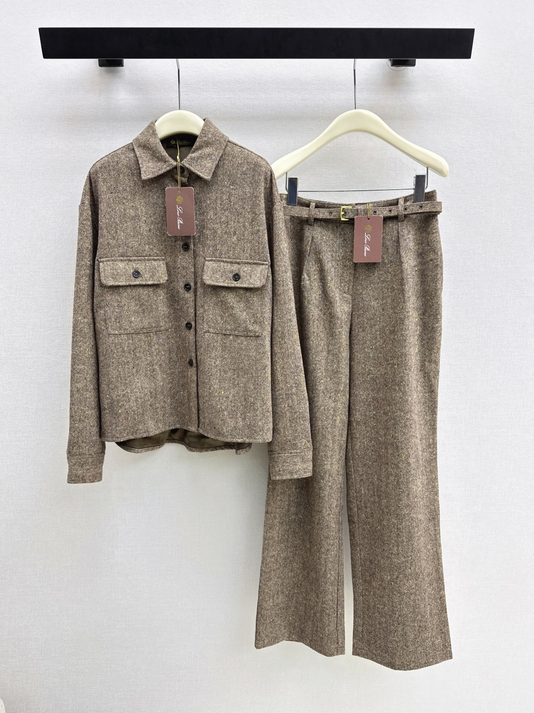 NO:749229,High intellectual sense of wear LP 26Ss - the latest old money style style in spring and summer, temperament, workwear style shirt jacket, simple and elegant, classic version, tall and slim, elegant and versatile, not picky. Imported wool yarn-dyed fabric is delicate and comfortable, with great texture. Recommended to match. One color ready for sale sml,, loro piana, jackets & coats, shirts,19860909高知感穿搭 LP 26Ss————春夏最新款老钱风穿搭气质工装风衬衫外套简洁大气经典版型上身高挑又显瘦 优雅百搭不挑人 进口羊毛彩纱色织面料细腻舒适 质感超赞 推荐一套搭配 一色现货发售sml,,loro piana,jackets & coats,shirts,,Women's clothing