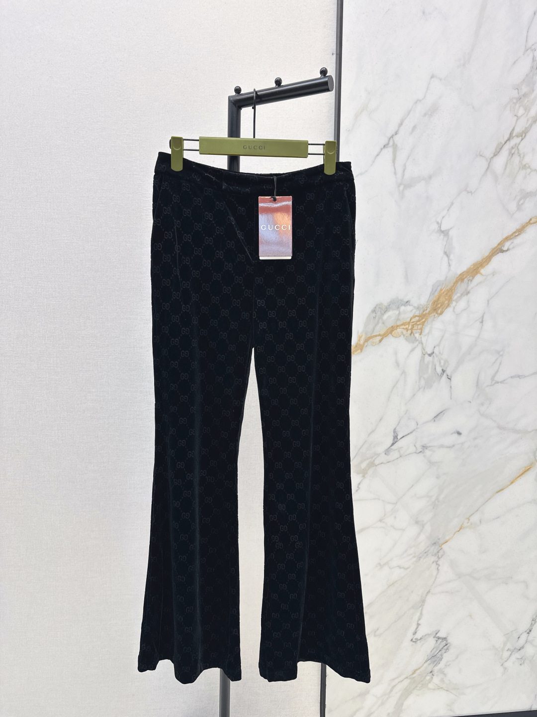 NO:750112,Hot item recommendation: Gu 26Ss————The latest spring and summer gg velvet suit with customized velvet fabric. Retro and fashionable. It meets the dual needs of comfort and fashion and can be integrated into every daily dressing scene. The playful and age-reducing design elements echo the vitality. One set. Two colors available for sale smlxl,,19860909爆单款推荐 Gu 26Ss————春夏最新款gg丝绒套装定制丝绒面料 复古时髦 贴合舒适与时髦的双需求能融入每个日常的穿搭场景中 俏皮减龄充满元气的设计元素相呼应 一套出 两色现货发售smlxl,,,Women's clothing