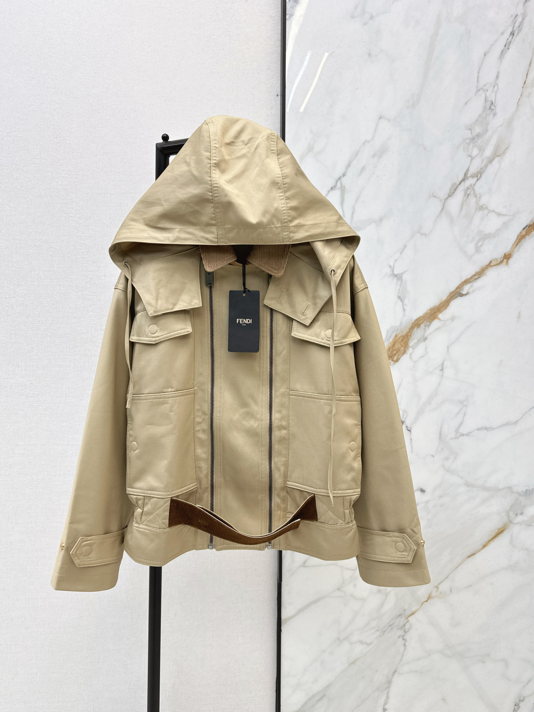 NO:750111,FD 26Ss——————The latest spring and summer contrasting lapel belt windbreaker jacket is a fashionable item. It is recommended to keep for yourself. It can be worn open or waisted. It can be worn casually. The contrasting lapel is very eye-catching. It has a fashionable look. The short version is easy to match whether it is pants or skirts. Available in stock in one color, sml, skirts, jackets & coats,19860909FD 26Ss—————春夏最新款撞色翻领腰带风衣外套时髦感拉满的一款单品 推荐自留 可以敞开穿也可以收腰穿 时髦穿法随意Get 撞色翻领非常吸睛 一整个时髦Look 短款版型很好搭配 无论是裤子或者半裙都OK 一色现货发售sml,,skirts,jackets & coats,,Women's clothing