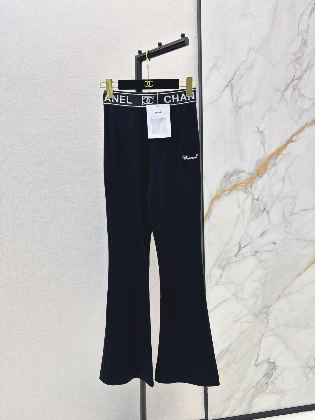 NO:750969,C Home 26Ss————The latest spring and summer mid-high waist stretch leggings, yoga pants, sports pants, fitness pants, multi-functional and versatile. Tight and super slim, comfortable and easy to wear, making the body slim and tall. Super versatile, a must-have for the goddess’ wardrobe. One color ready for sale sml,,chanel,19860909C家 26Ss————春夏最新款微喇中高腰弹力打底裤瑜珈裤运动裤健身裤多功能百搭款 紧身超显瘦 舒适好穿上身显瘦又高挑 超百搭女神衣橱必备款 一色现货发售sml,,chanel,,Women's clothing