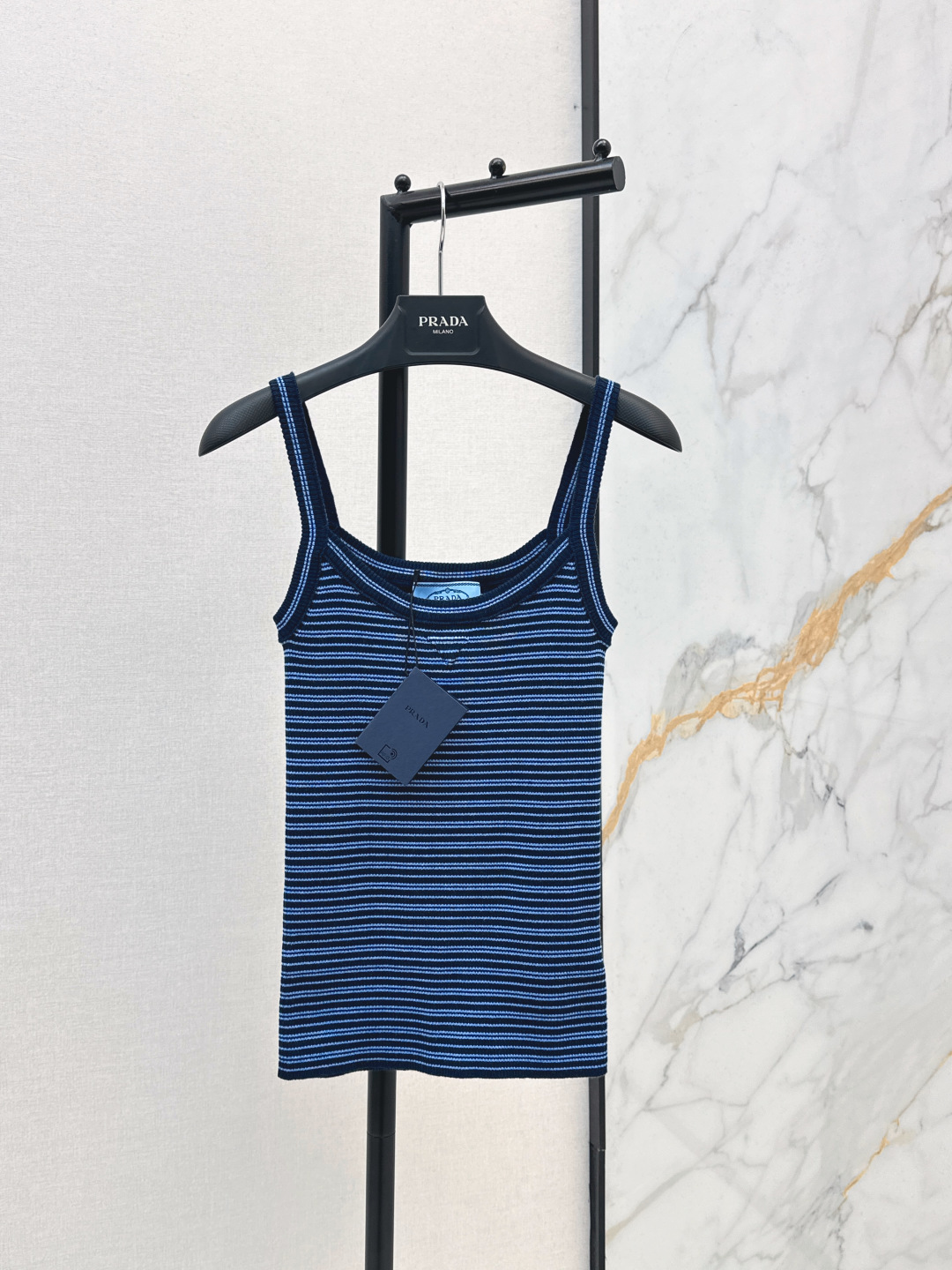 NO:750965,Exclusive debut of PD 26Ss————The latest fashionable must-have striped sling for spring and summer. The details of the workmanship are all in place. The imported fabrics are exquisite and invincible. The temperament of young girls is versatile. The classic slim version is extremely slimming. One color ready for sale sml,,19860909独家首发 PD 26Ss————春夏最新款时髦精必备条纹吊带 版型做工细节全面到位 进口面料细腻质感无敌 减龄少女气质百搭 经典修身版型巨减瘦 一色现货发售sml,,,Women's clothing