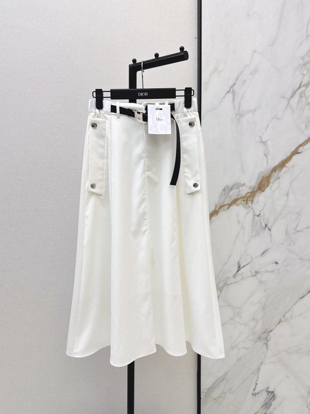 NO:751679,Exclusive debut of PD 26Ss - the latest elastic waist nylon long skirt in early spring, super large umbrella skirt, cut to bring wind when walking, imported recycled nylon fabric, functional wind buckle, new design of large pockets, versatile version, not picky, super slimming on the upper body, two colors ready for sale sml,,skirts,19860909独家首发 PD 26Ss————早春最新款松紧腰尼龙长半裙超级大伞裙摆剪裁走路带风 进口再生尼龙面料 机能风插扣 大口袋全新设计 版型百搭不挑人上身巨显瘦 两色现货发售sml,,skirts,,Women's clothing