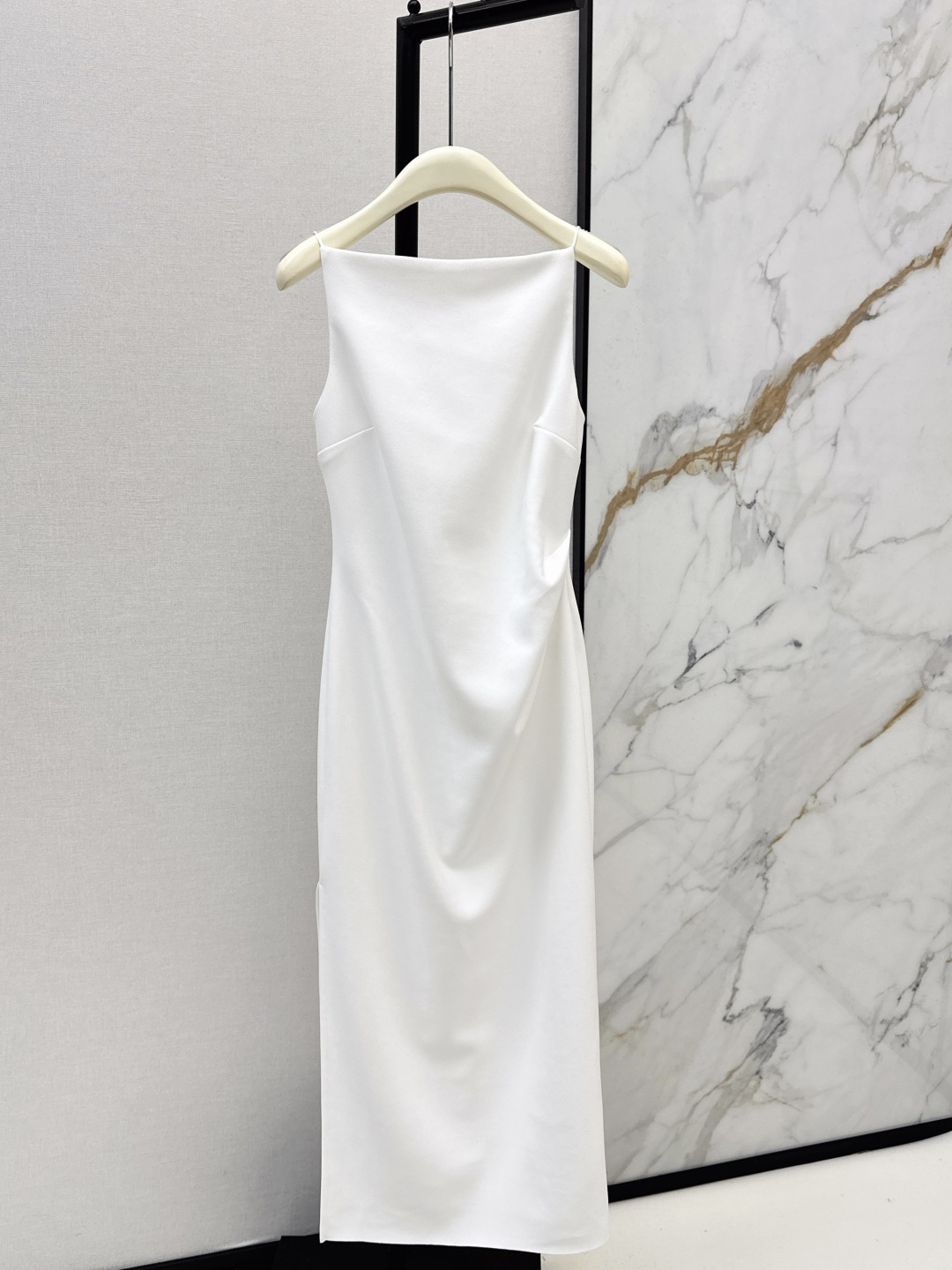 NO:751671,Fashionable design 26Ss - the latest spring and summer suspender pleated dress. Irregular swing collar + side pleat design. Slim, slim, elegant and a little sexy. Moderate skirt length. Side slits for easy movement. Suitable for all body types. Lavender purple tone is low-key and luxurious. It can be easily worn at weddings, parties and dinners. Paired with high heels or exquisite accessories, it will make you look more elegant. Three colors are on sale now: smlxl, high heels, skirts,19860909时髦设计 26Ss————春夏最新款吊带褶皱连衣裙 不规则荡领+侧边褶皱设计 修身显瘦优雅又带点小性感 裙长适中 侧边开叉方便活动 适合各种身材 薰衣草紫色调低调奢华 婚礼派对晚宴都能轻松驾驭 搭配高跟鞋或精致配饰 气质直接拉满 三色现货发售smlxl,,high heels,skirts,,Women's clothing