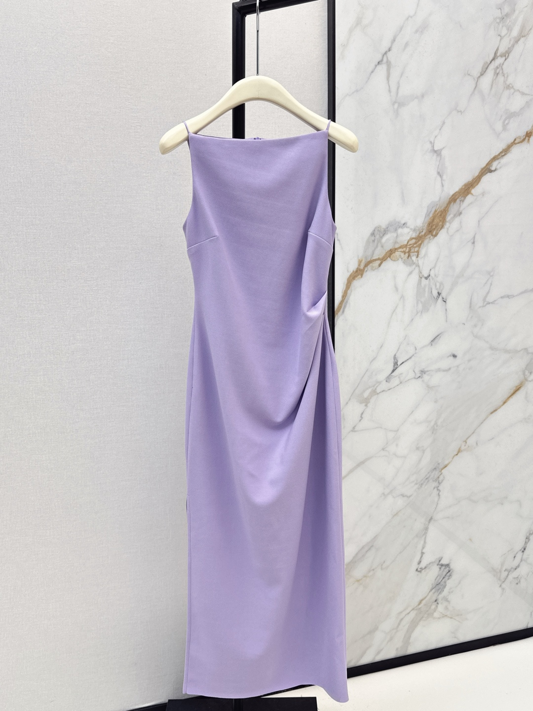 NO:751669,Fashionable design 26Ss - the latest spring and summer suspender pleated dress. Irregular swing collar + side pleat design. Slim, slim, elegant and a little sexy. Moderate skirt length. Side slits for easy movement. Suitable for all body types. Lavender purple tone is low-key and luxurious. It can be easily worn at weddings, parties and dinners. Paired with high heels or exquisite accessories, it will make you look more elegant. Three colors are on sale now: smlxl, high heels, skirts,19860909时髦设计 26Ss————春夏最新款吊带褶皱连衣裙 不规则荡领+侧边褶皱设计 修身显瘦优雅又带点小性感 裙长适中 侧边开叉方便活动 适合各种身材 薰衣草紫色调低调奢华 婚礼派对晚宴都能轻松驾驭 搭配高跟鞋或精致配饰 气质直接拉满 三色现货发售smlxl,,high heels,skirts,,Women's clothing