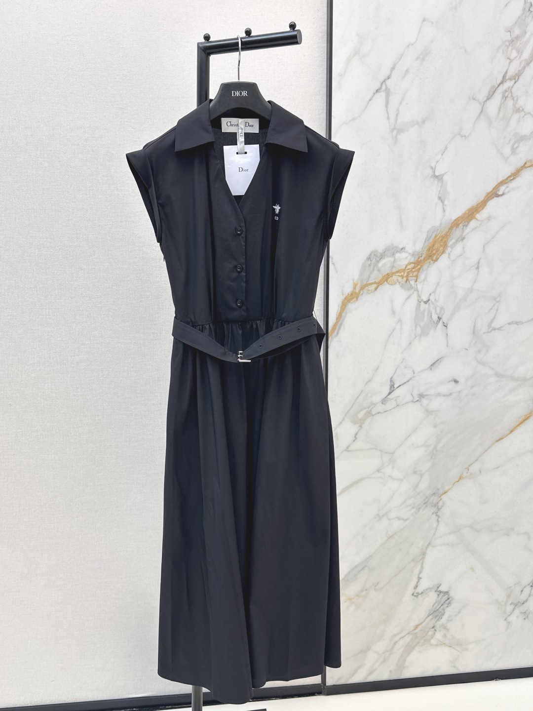 NO:752110,CD 26Ss————The latest bee long dress for spring and summer. Low-key luxury three-dimensional tailoring. Streamlined line design. Noble and elegant yet full of gentle and intellectual temperament. Imported special materials. It will be amazing when you receive it. Customized fabric texture is awesome. Two colors available for sale sml,,skirts,19860909CD 26Ss————春夏最新款蜜蜂长款连衣裙低调奢华立体剪裁 精简线条感设计 高贵典雅又尽显温柔知性的气质 进口特殊材质 收到手会很惊艳 定制面料质感超赞 两色现货发售sml,,skirts,,Women's clothing