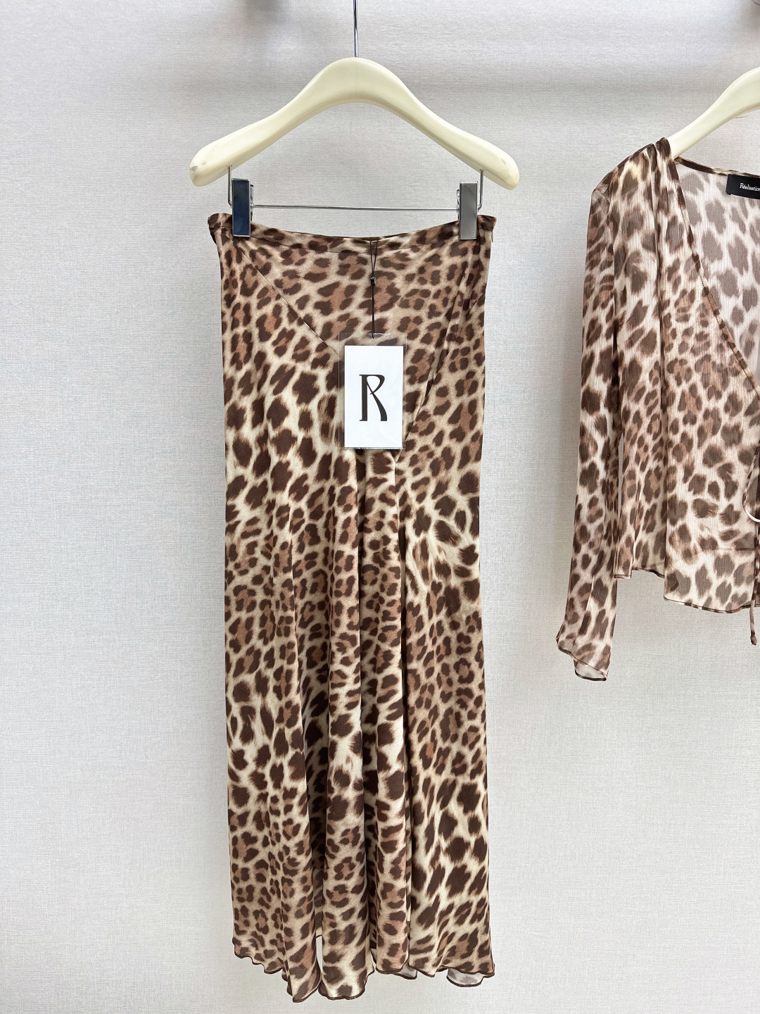 NO:752121,Exclusive first release, fashionable niche design 26Ss - the latest leopard print suit shirt + fishtail skirt in early spring. Rich holiday style atmosphere. Romantic and elegant white and rich beauty must-have items. Imported silk fabrics. One color ready for sale xssml,,skirts,shirts,real silk,19860909独家首发 时髦小众设计 26Ss———早春最新款豹纹印花套装衬衫+鱼尾半裙 浓郁的度假风气息 浪漫优雅的白富美必备单品 进口真丝面料 一色现货发售xssml,,skirts,shirts,real silk,,Women's clothing