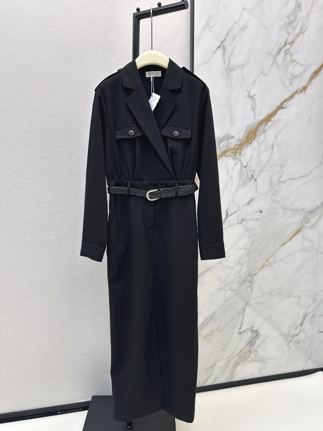 NO:752105,C-position skirt Bc 26Ss————Early spring’s latest woven belt decorated handsome suit-style long dress is a skirt that can be used for commuting or daily life. It is easy to control in various occasions. It is above the knee length and especially hides the flesh. It exposes the thinnest ankle part and can also lengthen the body visually. Delivered with woven belt. Detailed sense online. Two colors available for sale sml, skirts, business suit,19860909C位裙子 Bc 26Ss————早春最新款编织皮带装饰帅气西装式长款连衣裙是通勤或者日常兼备的裙子 各种场合轻松驾驭 过膝长度 特别藏肉 露出最瘦的脚踝部分 还可以拉长身材视觉感 配送编织皮带 细节感在线 两色现货发售sml,,skirts,business suit,,Women's clothing