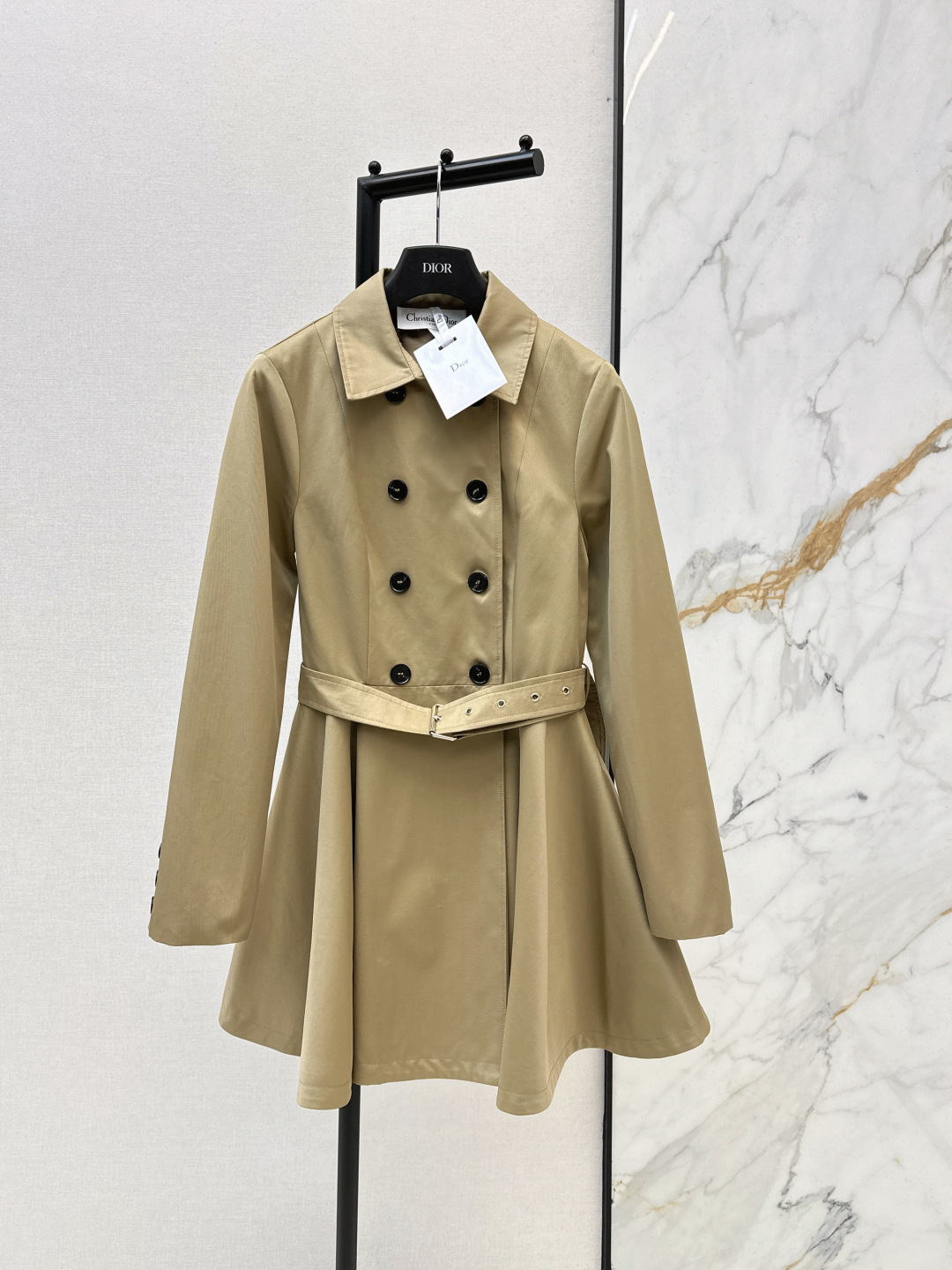 NO:752098,CD 26Ss————The latest spring and summer windbreaker jacket with spliced ​​skirt design. Minimalist windbreaker. The whole temperament comes with this windbreaker. I really like the spliced ​​A-line hem version. It can be controlled by any figure. It hides the body and makes you look slimmer. It also has a relaxed atmosphere. I fall in love with the upper body in a second. One color ready for sale sml,,skirts,jackets & coats,19860909CD 26Ss————春夏最新款裙摆拼接设计风衣外套 极简的风衣 整个气质感伴随着这件风衣而来 拼接A字下摆版型真的很爱 无论什么身材都能驾驭 藏肉显瘦 又自带松弛感的氛围 上身一秒爱上 一色现货发售sml,,skirts,jackets & coats,,Women's clothing