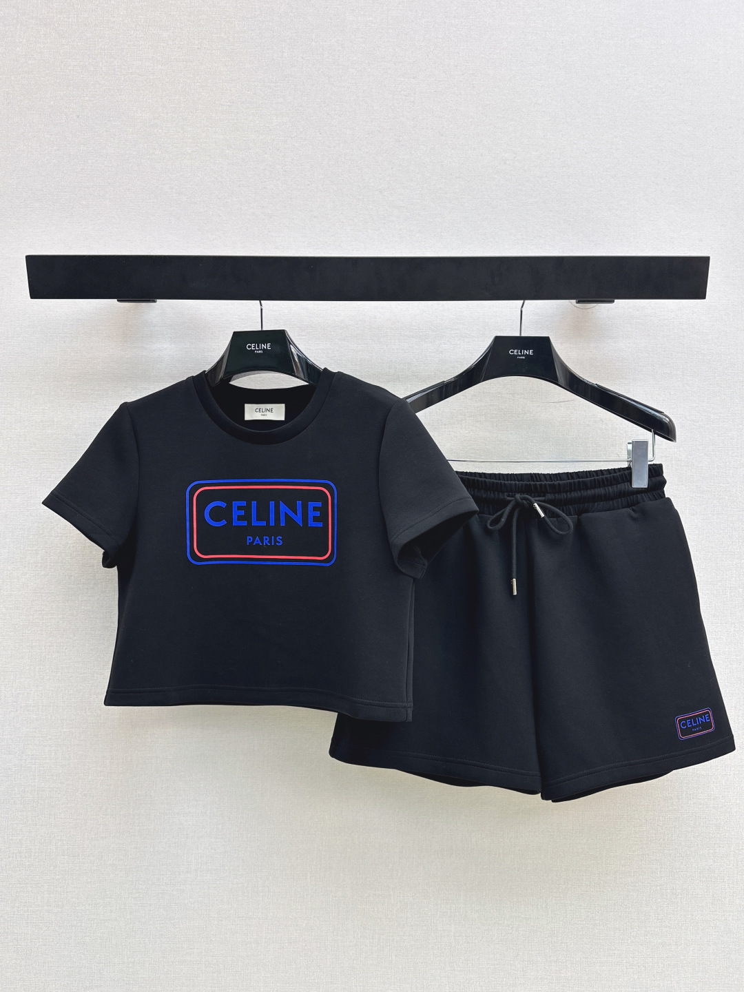 NO:752666,Ce 26Ss————The latest casual suit for spring and summer is coming. Retro and fashionable. Exquisite sports style that is popular on INS. It meets the dual needs of comfort and fashion and can be integrated into every daily outfit. Playful and age-reducing design elements full of vitality. Available in one set. Two colors available for sale sml,,19860909Ce 26Ss————春夏最新款休闲套装爆款来袭 复古时髦 火爆INS的精致运动风 贴合舒适与时髦的双需求能融入每个日常的穿搭 俏皮减龄充满元气的设计元素 一套出 两色现货发售sml,,,Women's clothing