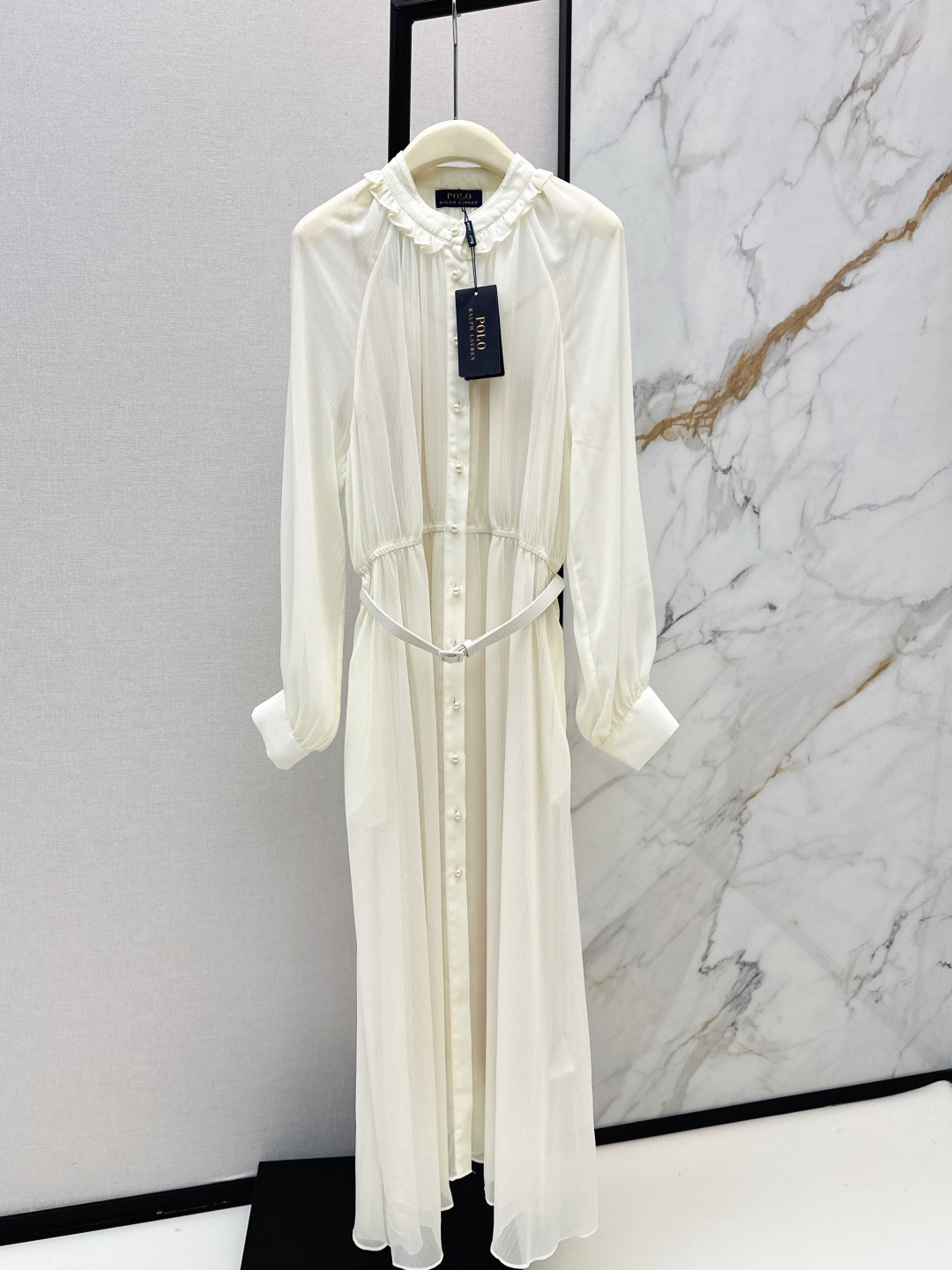 NO:752662,RL 26Ss————The latest fairy-like long dress in spring and summer is elegant and smart. It is simple and luxurious. The workmanship of the whole dress is very fine. The version is simple and can be seen at a glance. It is beautiful and beautiful, low-key and eye-catching. One color ready for sale smlxl,,skirts,19860909RL 26Ss————春夏最新款仙女气质长款连衣裙飘逸灵动 简约中流露出高奢 整件衣服做工更是非常精细 版型简单一目了然 美伦美幻 低调又要引人注目 一色现货发售smlxl,,skirts,,Women's clothing