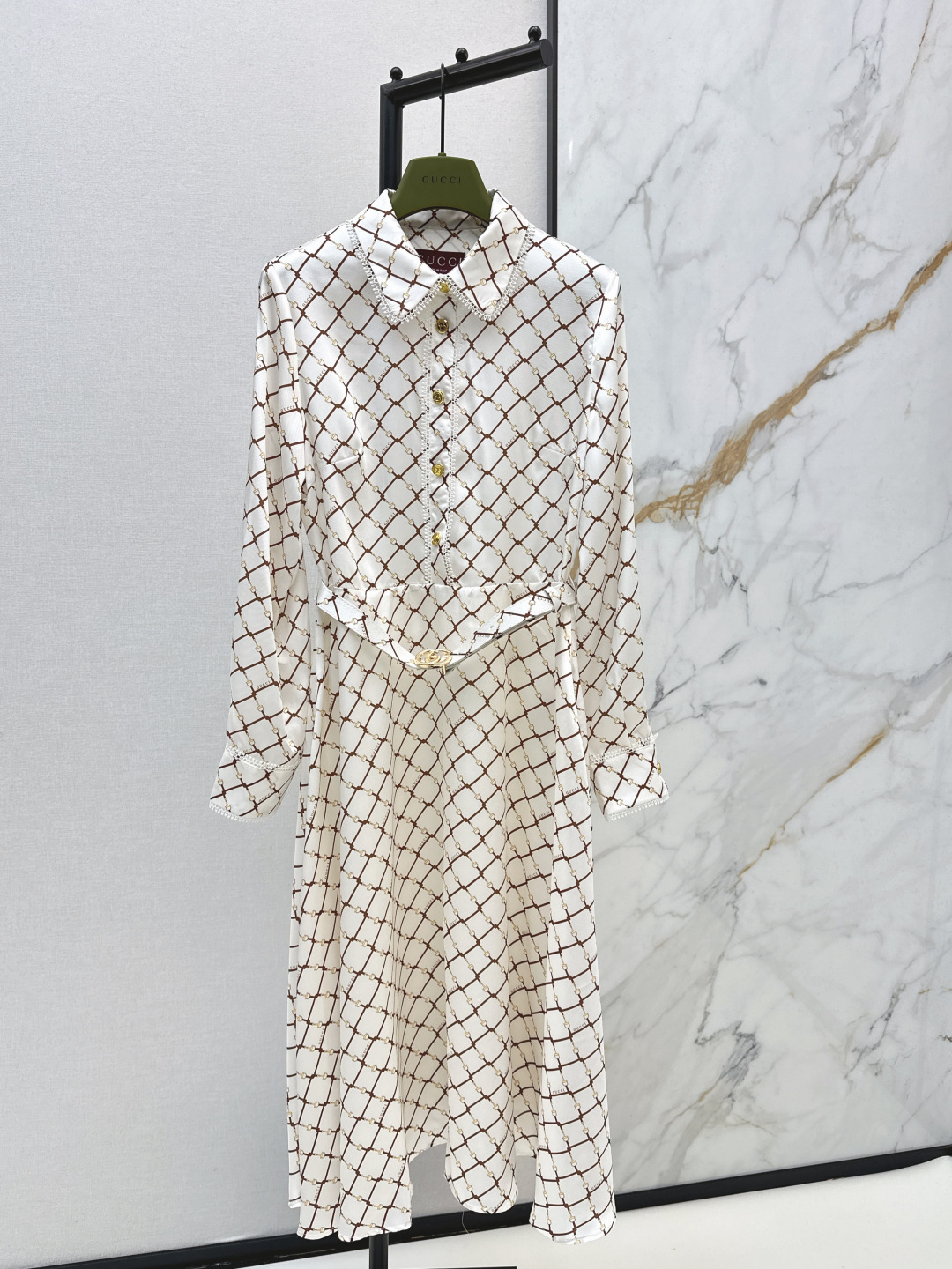 NO:753169,Gu 26Ss————The latest plaid printed long dress for spring and summer. Polyester blended silky fabric. Retro and fashionable. Low-key temperament and luxurious and high-end. The version is versatile and not picky. A must-have for white, rich and beautiful people. One color ready for sale sml,,skirts,19860909Gu 26Ss————春夏最新款格纹印花长款连衣裙 聚脂混纺丝滑面料 复古时髦 低调气质又奢华高级 版型百搭不挑人 白富美必入 一色现货发售sml,,skirts,,Women's clothing