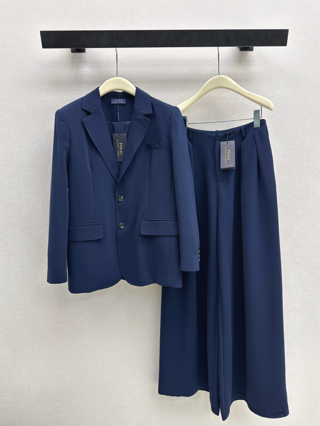 NO:753139,Kochi old money style outfit RL 26Ss - the latest old money style spring and summer series of silhouette suit jackets + vests + trousers + dresses. Heavy fabrics with good drape. Elegant lady temperament. The upper body looks thin and tall. White and rich must-have items are high-end and fashionable. Original customized hardware accessories. Sweet and cool girls are A and sassy. Highly recommended items. Developed in one color. Ready for sale. SML suit, skirts, jackets & coats, business  suit,19860909高知老钱感穿搭 RL 26Ss———春夏最新款老钱风一系列廓形西装外套+马甲+西裤+连衣裙 重磅面料垂坠感很好 气质优雅lady气质 上身显瘦又高挑 白富美必备单品高级又时髦 原版定制五金配件 甜酷女孩又A又飒 强烈推荐单品 一色分开发 现货发售sml 西,,skirts,jackets & coats,business suit,,Women's clothing