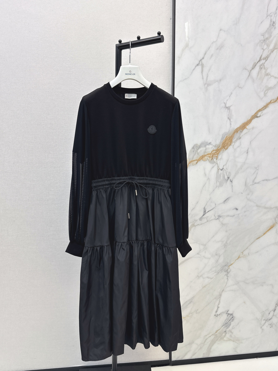 NO:753651,PD 26Ss - the latest splicing style long dress for spring and summer. Low-key luxury three-dimensional tailoring. Streamlined line design. Noble and elegant yet full of gentle and intellectual temperament. Imported special materials. The lining is slightly elastic, soft and comfortable. You will be amazed when you receive it. The texture of the customized fabric is amazing. One color ready for sale sml,,skirts,19860909PD 26Ss————春夏最新款拼接做法长款连衣裙 低调奢华立体剪裁 精简线条感设计 高贵典雅又尽显温柔知性的气质 进口特殊材质 里衬微弹柔软舒适 收到手会很惊艳 定制面料质感超赞 一色现货发售sml,,skirts,,Women's clothing