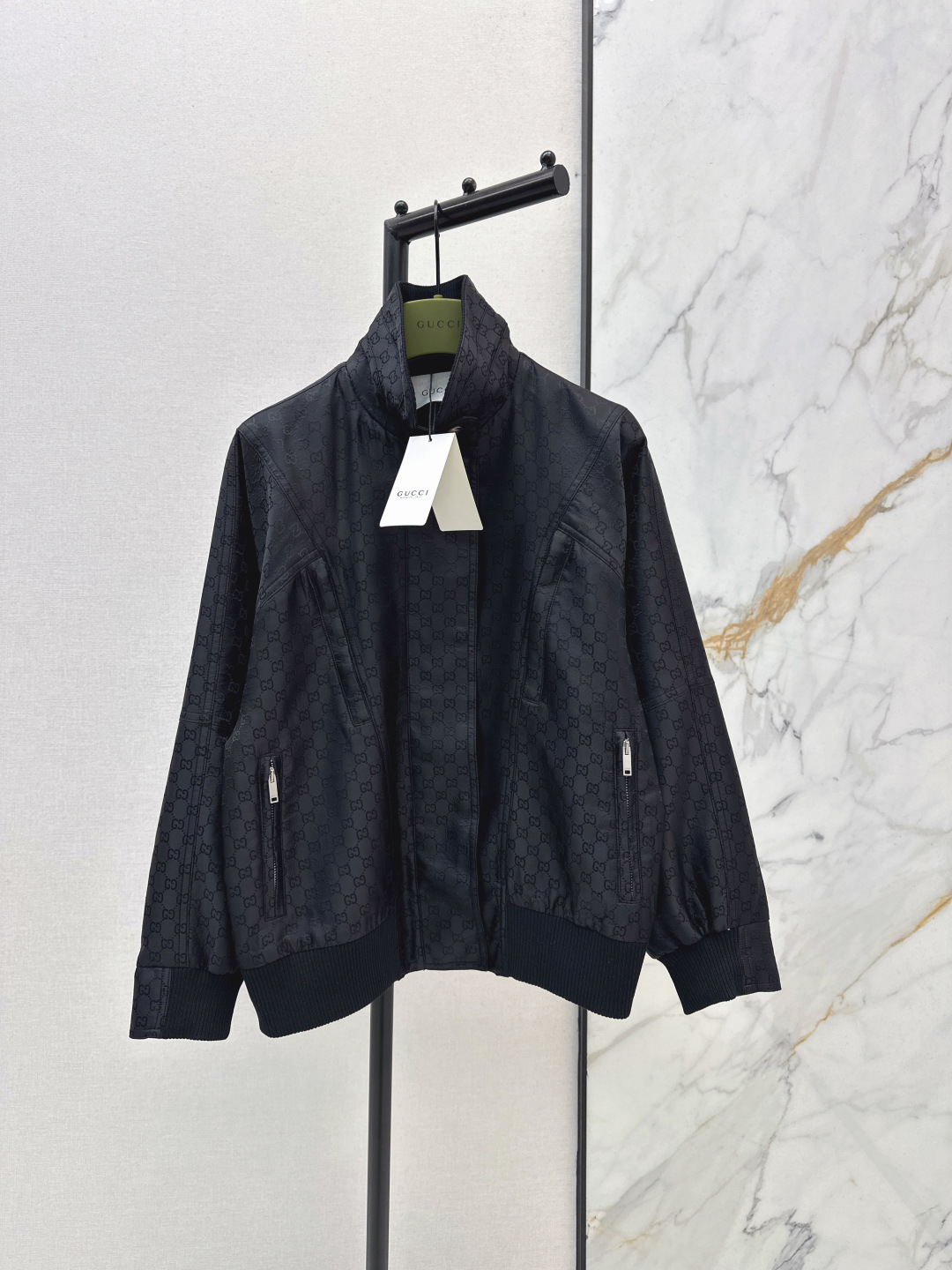 NO:753648,Gu 26Ss————The latest spring and summer logo jacquard fabric stand-collar jacket is classic and stylish. It has its own aura. The texture of the fabric is very nice. It is fashionable and high-end. The color is super positive. The upper body looks white and slim. It has a cool and handsome series. The upper body has a full aura when walking. The length is just right and easy to control. One color ready for sale smlxl,,jackets & coats,jackets & coats,19860909Gu 26Ss————春夏最新款logo提花面料立领夹克外套经典又有型 自带气场 面料质感很奈斯 时髦又高级 颜色超级正 上身显白又显瘦 自带酷帅感的系列 走路都带风上身气场全开 长度恰到好处 轻松驾驭 一色现货发售smlxl,,jackets & coats,jackets & coats,,Women's clothing