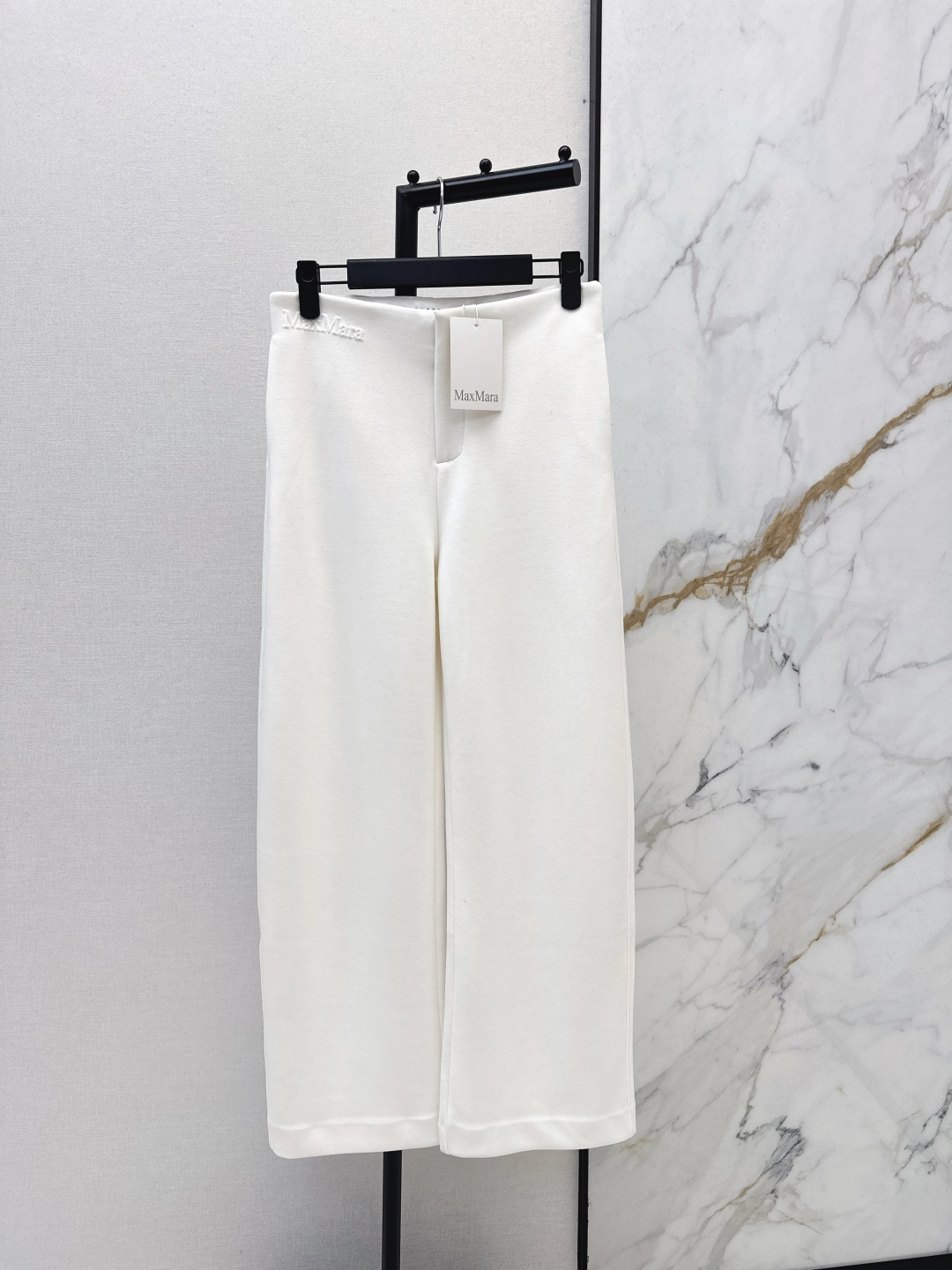 NO:753626,Fashionable and casual recommendation: Max 26Ss————The latest casual suit for spring and summer, stand-up collar jacket + straight pants. A fashionable outfit for lazy people. It is very necessary for daily outings. Very easy to wear. A must-have for sports and leisure. It can be worn alone or as a set and looks good. Three-dimensional letter embossed decoration. Full sense of detail. Two colors are separated. Ready for sale sml,,jackets & coats,jackets & coats,19860909时髦休闲推荐 Max 26Ss————春夏最新款休闲套装立领夹克外套+直筒裤 懒人一套时髦搭配 日常出街太需要了 非常好穿 运动休闲必备 可以单穿或者一套搭配都好看 立体字母压花装饰 细节感拉满 两色分开发 现货发售sml,,jackets & coats,jackets & coats,,Women's clothing