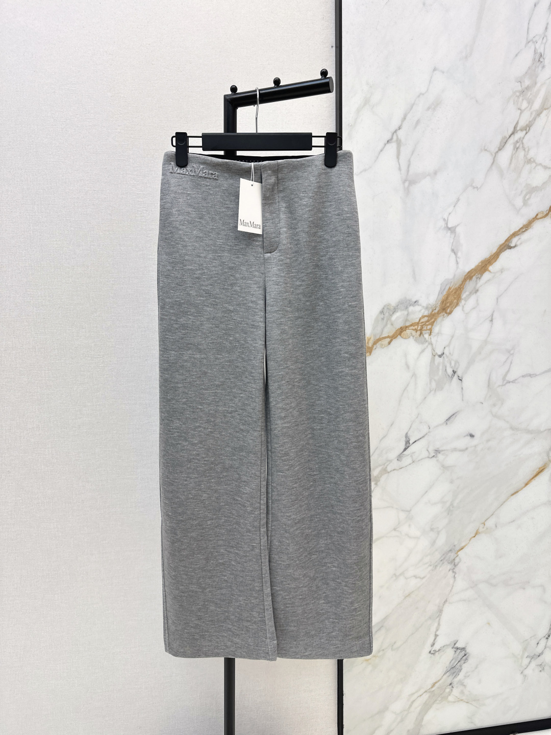 NO:753620,Fashionable and casual recommendation: Max 26Ss————The latest casual suit for spring and summer, stand-up collar jacket + straight pants. A fashionable outfit for lazy people. It is very necessary for daily outings. Very easy to wear. A must-have for sports and leisure. It can be worn alone or as a set and looks good. Three-dimensional letter embossed decoration. Full sense of detail. Two colors are separated. Ready for sale sml,,jackets & coats,jackets & coats,19860909时髦休闲推荐 Max 26Ss————春夏最新款休闲套装立领夹克外套+直筒裤 懒人一套时髦搭配 日常出街太需要了 非常好穿 运动休闲必备 可以单穿或者一套搭配都好看 立体字母压花装饰 细节感拉满 两色分开发 现货发售sml,,jackets & coats,jackets & coats,,Women's clothing