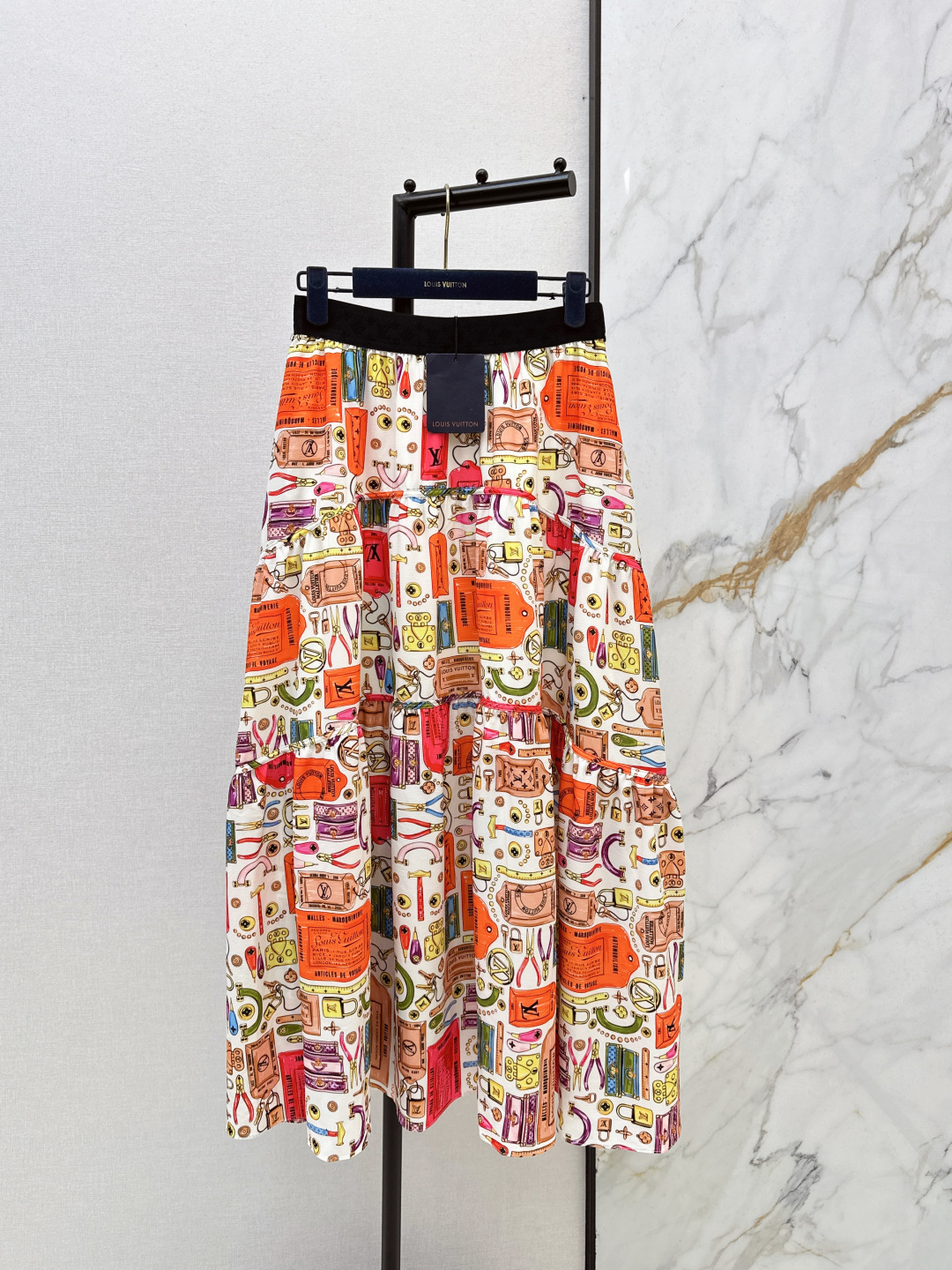 NO:757258,L Family 26Ss————The latest printed elastic waist skirt for spring and summer. Retro and fashionable. Low-key temperament and luxurious and high-end. The version is versatile and not picky. A must-have for white, rich and beautiful people. Two colors are on sale in stock. sml,, louis vuitton, skirts,19860909L家 26Ss————春夏最新款印花松紧腰半裙 复古时髦 低调气质又奢华高级 版型百搭不挑人 白富美必入 两色现货发售sml,,louis vuitton,skirts,,Women's clothing