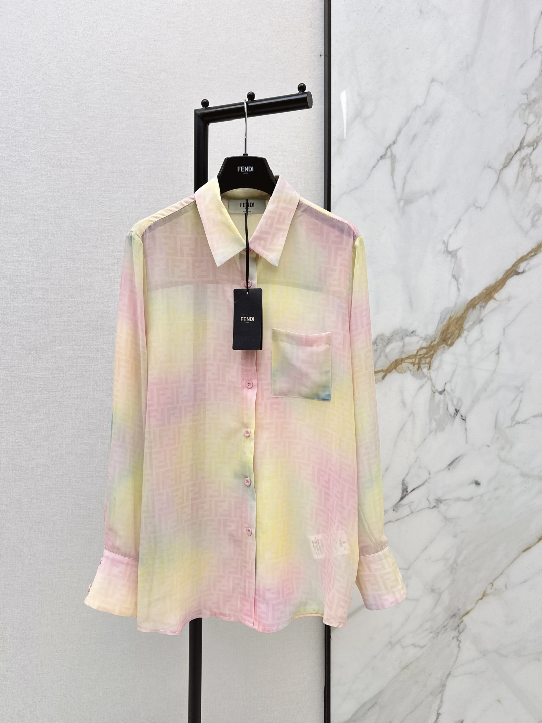 NO:757249,FD 26Ss————The latest rainbow-colored printed shirt for spring and summer is slightly see-through. It is vaguely fashionable and discreet. It has a cute style. The version is easy for anyone to control. It is full of small details. Exquisite workmanship. The inner stitching of the shirt is perfect as a single product and matching. It is fashionable for age reduction. It holds the shape well. It wins the hearts of fairies. It is soft and textured. It is available in one color. sml,, shirts,19860909FD 26Ss————春夏最新款彩虹色系印花衬衫微透视 若隐若现时尚小心机 可A可乖的风格 版型属于谁都好驾驭 满满小细节太加分 做工精致 内线来去缝工艺衬衣做为单品和搭配都是杠把子 减龄时尚 好HOLD住造型 深得仙女心 柔软有质感 一色现货发售sml,,shirts,,Women's clothing