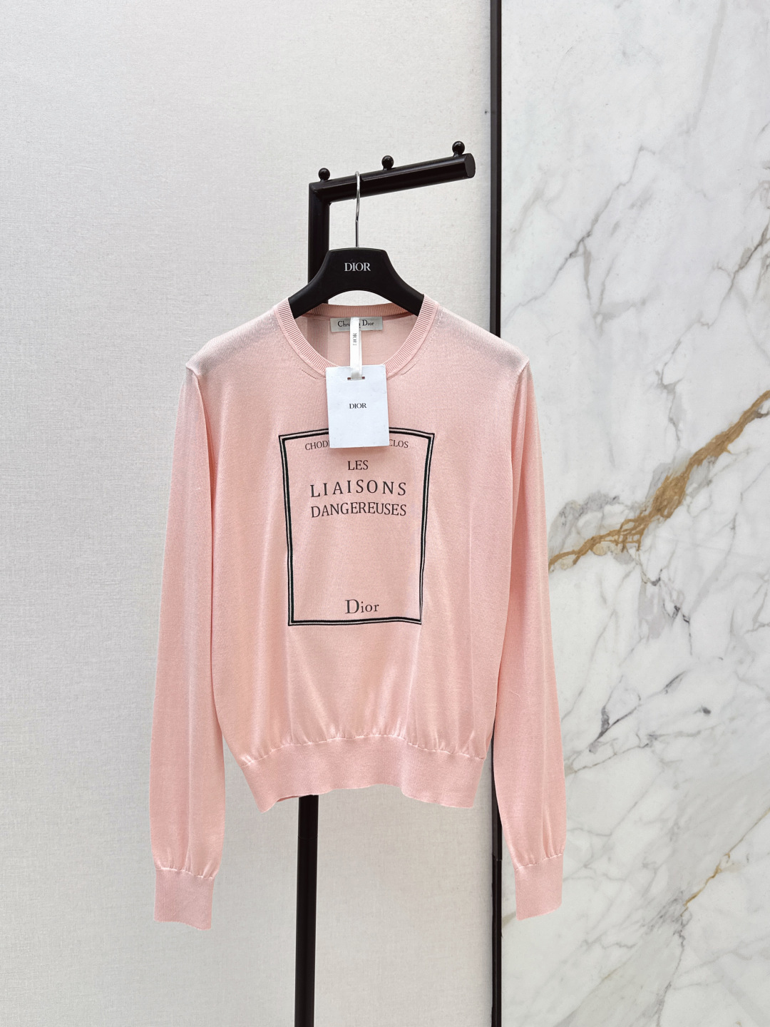 NO:762503,CD 26Ss - the latest Garden World series embroidered long-sleeved sweater for spring and summer. 18-needle imported mulberry silk yarn with exquisite texture and perfect details. A gentle and elegant temperament. The classic version is not picky and can be easily controlled for commuting and leisure. A must-have high-end item for Bai Fumei. One color ready for sale sml,,19860909CD 26Ss———春夏最新款花园世界系列刺绣长袖针织衫18针进口桑蚕丝纱线质感细腻 细节满分 温柔优雅的气质单品 经典版型不挑人通勤休闲都能轻松驾驭 白富美必入高级单品 一色现货发售sml,,,Women's clothing