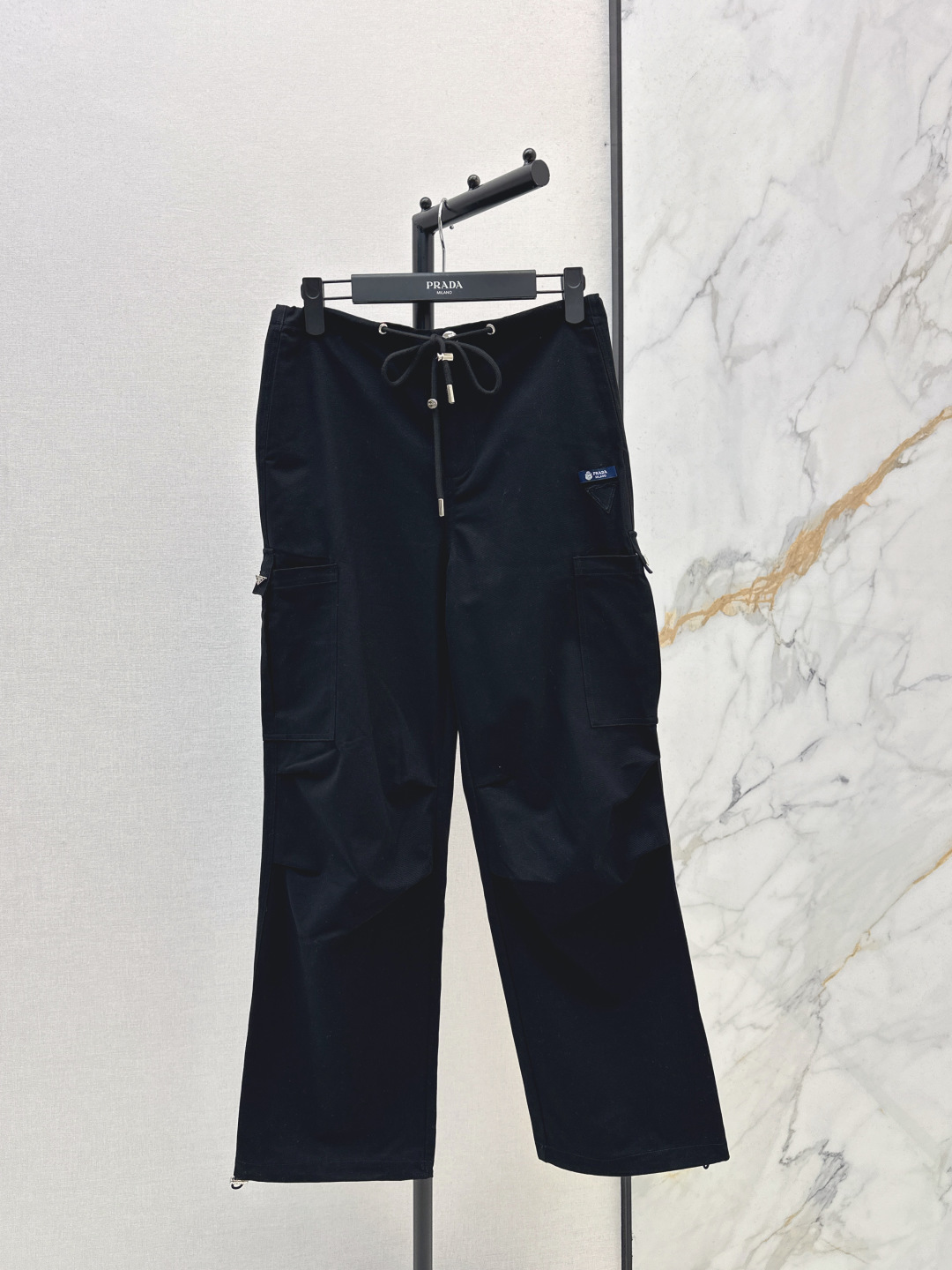 NO:790411,PD 26Ss————The latest handsome wide-leg trousers for spring and summer. Fashionable and easy-to-wear walking overalls. Versatile style. High-end customization. Casual and free. The texture is also good. It can be worn by all body types. One color ready for sale sml,,19860909PD 26Ss————春夏最新款帅气阔腿长裤 时髦好穿度爆棚的行走的工装裤 风格百搭 高级定制 随性洒脱 质感也敲好 各种身材都可以驾 一色现货发售sml,,,Women's clothing