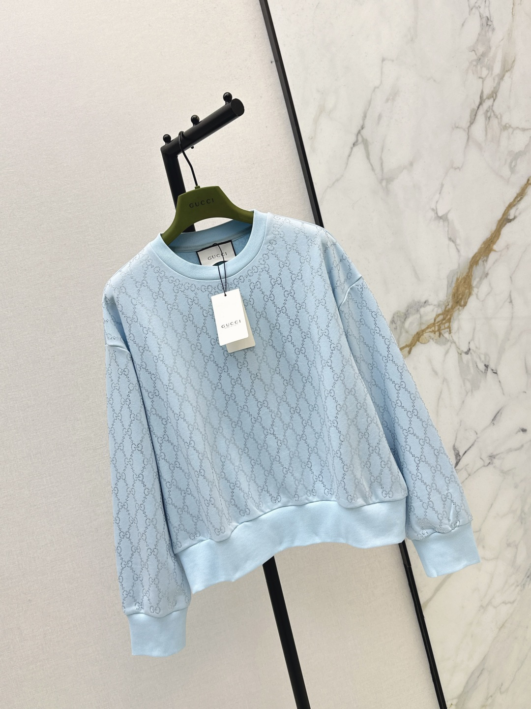 NO:790394,Gu 26Ss - the latest GG sparkling series luxury crystal diamond GG letter round neck sweatshirt in early spring. Retro and modern temperament, high street fashion, arriving in the starry sky. The classic version of the temperament round neck sweatshirt is not picky and versatile. The girl has an age-reducing temperament. The customized fabric is positioned with colorful diamonds. The upper body really enhances the temperament in one second. Whoever wears it looks good in the series. One color ready for sale sml,, hoodie, sweatshirts,19860909Gu 26Ss———早春最新款GG闪耀系列奢华水晶钻GG字母圆领卫衣 复古摩登气质高街时髦 抵达繁星璀璨夺目 气质圆领卫衣经典版型不挑人百搭少女减龄气质 定制面料定位彩钻很高级 上身真的一秒抬气质 谁穿谁好看系列 一色现货发售sml,,hoodie,sweatshirts,,Women's clothing
