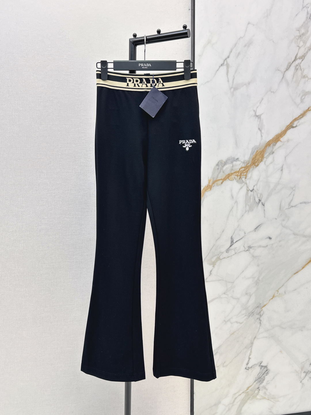 NO:791061,PD 26Ss————The latest style of spring and summer micro-flared mid-high waist stretch leggings, multi-functional and versatile pants, tight and super slim, comfortable and easy to wear, making the body slim and tall!  Super versatile, a must-have for a goddess’s wardrobe, available in one color, sml,,19860909PD 26Ss————春夏最新款微喇中高腰弹力打底裤多功能百搭裤 紧身超显瘦 舒适好穿上身显瘦又高挑！ 超百搭 女神衣橱必备款 一色现货发售sml,,,Women's clothing