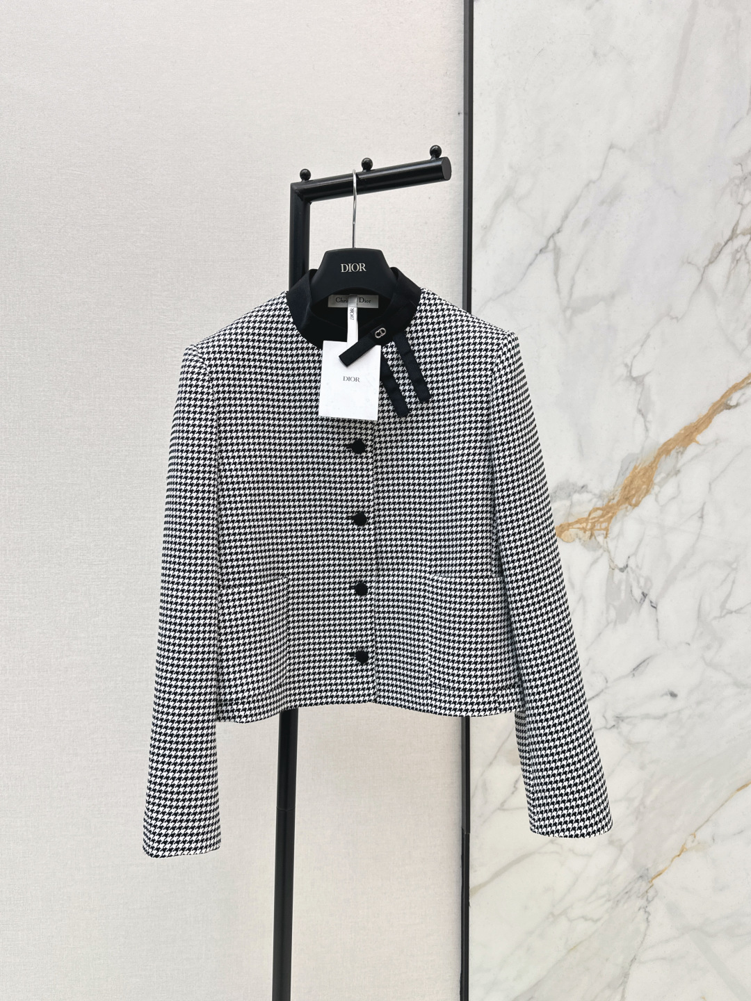 NO:791040,CD 26Ss————The latest houndstooth jacket with bow decoration and stand collar in early spring. Classic design. The upper body is exquisite and smart. Easy to match. Customized imported fabrics are crisp and stylish. Full of high-end sense. Full of texture. One color ready for sale smlxl,,jackets & coats,19860909CD 26Ss————早春最新款蝴蝶结装饰立领千鸟格外套 经典款设计 上身精致又干练得体 搭配起来随心应手 定制的进口面料挺括有型 满满的高级感 质感十足 一色现货发售smlxl,,jackets & coats,,Women's clothing