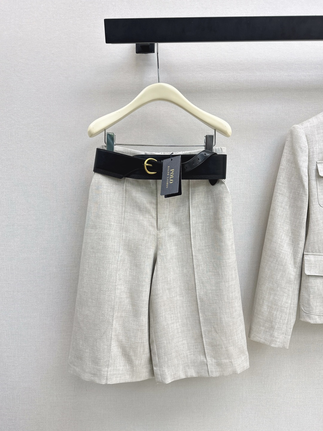 NO:792082,Old money style high-end commuter RL 25Ss - the latest loose linen suit for spring and summer with a stand collar, four pockets, stand collar linen jacket + belted trousers. Linen blended fabric. Super good texture. Very high-end. Proper old money style. Suitable for daily gatherings or commuting. Lazy and casual with a sense of vacation. Developed in one color. Ready for sale sml,, jackets & coats,19860909老钱风高阶通勤 RL 25Ss——春夏最新款松弛感亚麻套装立领四口袋立领亚麻外套+腰带中裤 亚麻混纺面料 质感超好 非常高级 妥妥的老钱风 日常聚会或者通勤都可以 慵懒休闲又有度假感 配 一色分开发 现货发售sml,,jackets & coats,,Women's clothing