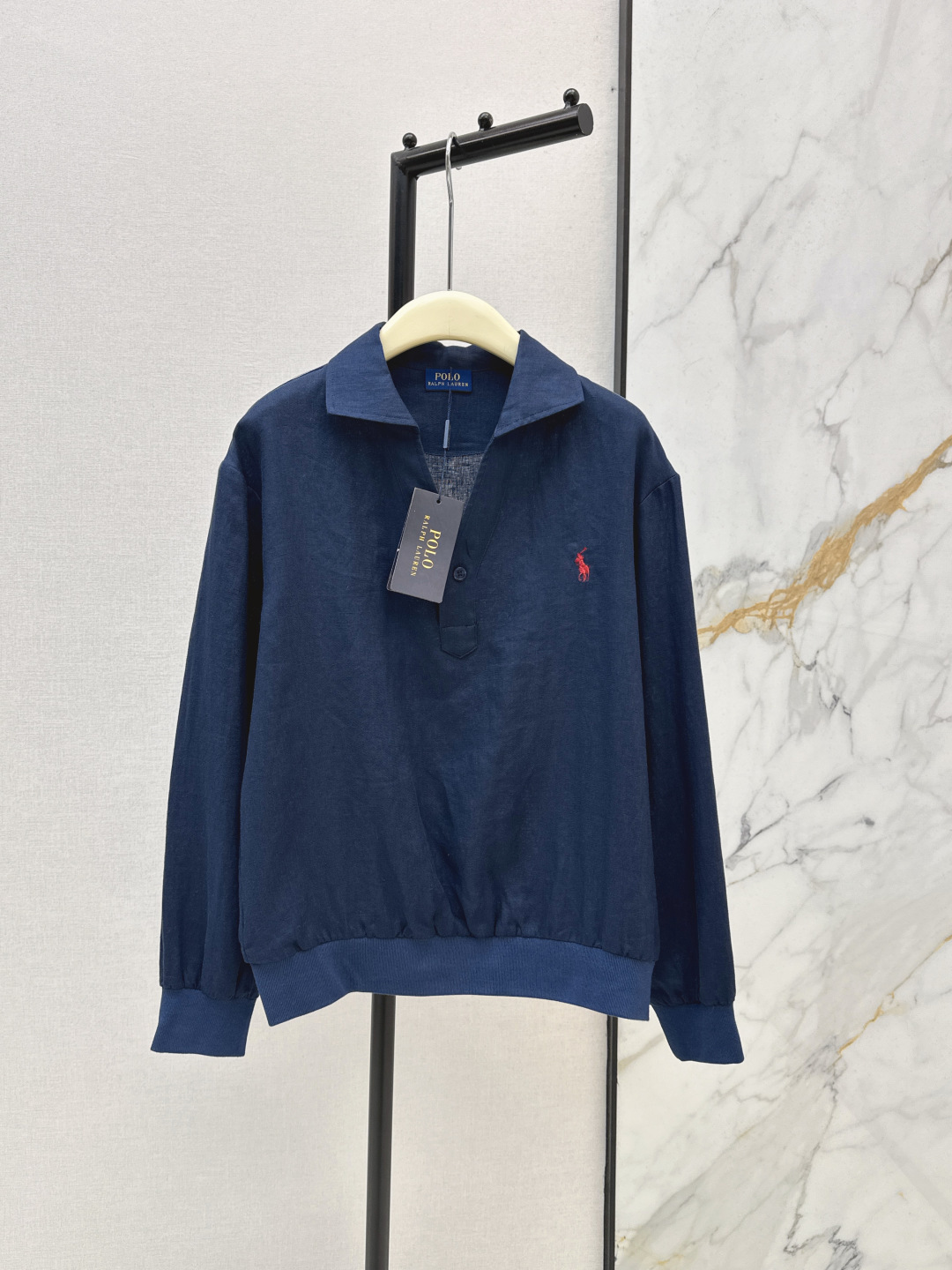 NO:792073,Old money style outfit RL 26Ss——Latest spring and summer linen shirt with pony logo embroidery. Classic logo embroidery decoration on the chest. Daily essential. Made of linen fabric. Breathable, close-fitting and comfortable. Two colors available for sale sml,, shirts,19860909老钱风穿搭 RL 26Ss————春夏最新款小马logo刺绣亚麻衬衫 胸前经典logo刺绣装饰 日常必备款 采用亚麻面料 透气又贴身舒适 两色现货发售sml,,shirts,,Women's clothing