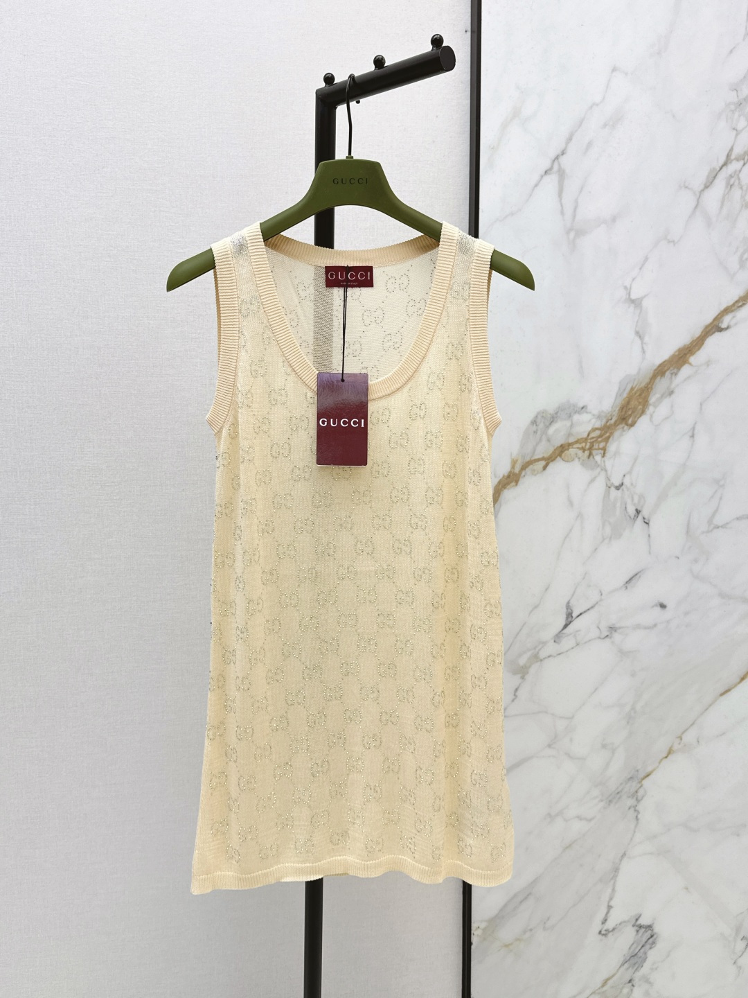 NO:793693,Gu 26Ss————The latest spring and summer GG imitation crystal fine mulberry silk vest + cardigan. Made of fine mulberry silk fabric. Decorated with crystal hot diamond interlocking GG pattern all over. Rib knit trim. Straight version. Sleeveless design. Micro-transparent elastic version. Developed in one color. Ready for sale sml,,19860909Gu 26Ss————春夏最新款GG仿水晶精细桑蚕丝背心+开衫 精细桑蚕丝面料制作 通身饰水晶烫钻互扣GG图案 罗纹针织饰边 直筒版型 无袖设计 微透弹力版型 一色分开发 现货发售sml,,,Women's clothing
