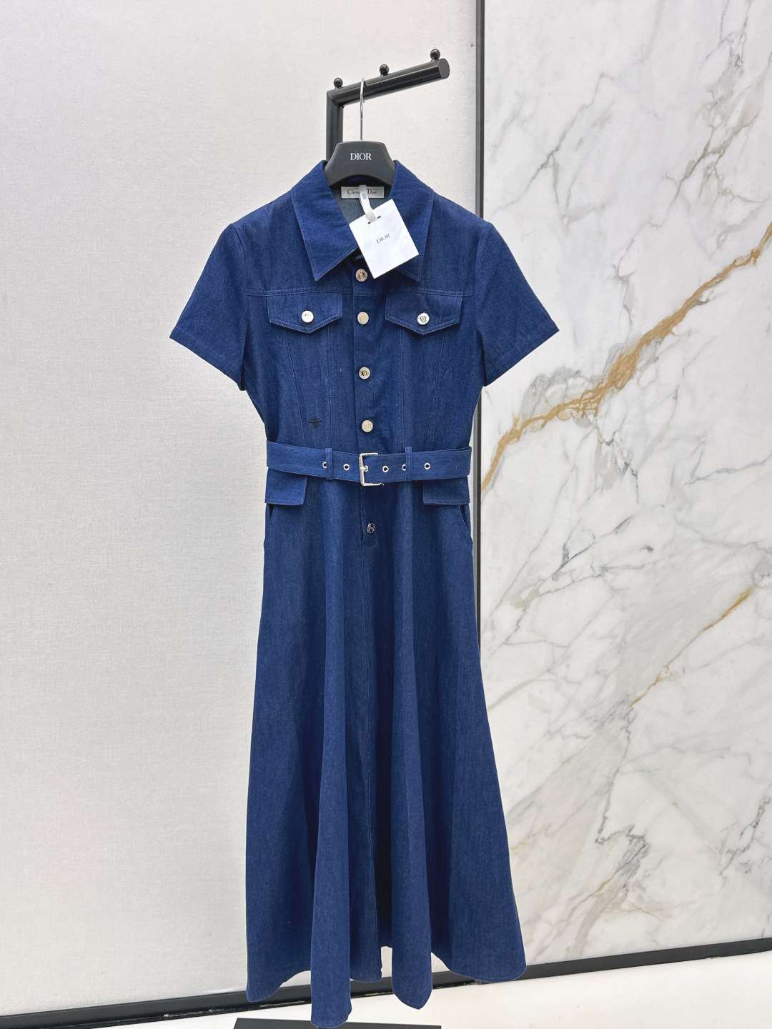 NO:794525,CD 26Ss————The latest long denim dress for spring, super fashionable new denim denim skirt. The upper body is cool and sassy with a unique color tone. The texture is fine and the cotton feels natural. It is muscular yet soft. Super beautiful. Two colors available for sale sml,,skirts,19860909CD 26Ss————春最新款长款牛仔连衣裙超时髦新款丹宁牛仔裙 个性色调上身又酷又飒爽 纹理细腻棉感自然 既有筋骨感又不失柔软 超级漂亮 两色现货发售sml,,skirts,,Women's clothing