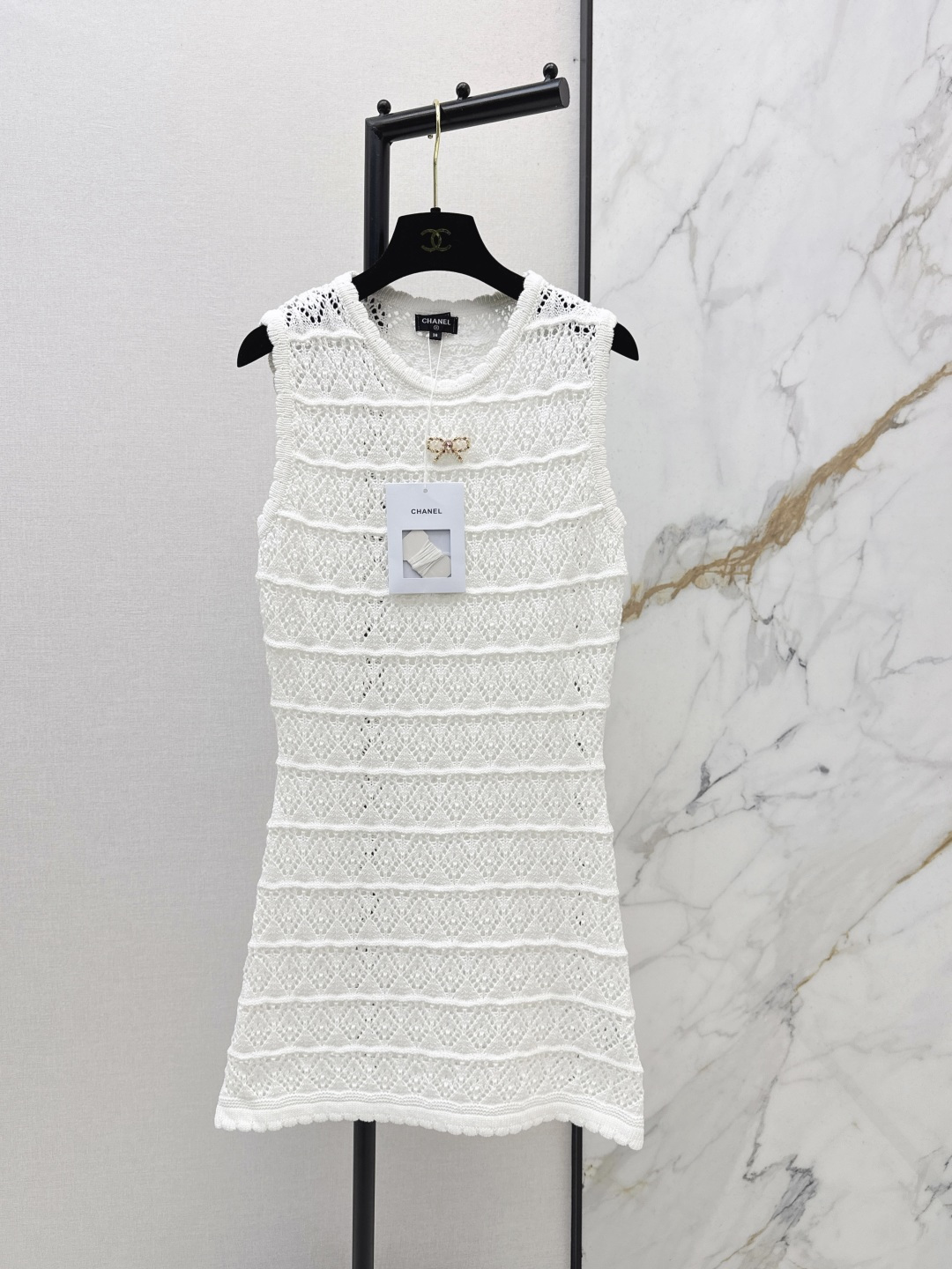 NO:796609,Exclusive model~~C Family 26Ss————The latest and newest knitted dress for spring and summer. It is timeless and you don’t have to worry about matching. It is exquisite when worn alone or layered. The wool yarn is more skin-friendly. It looks slim and matches the look~ One color is available for sale in sml, chanel, skirts,19860909独家款～～C家 26Ss————春夏最新款最新款针织连衣裙 一件不过时不愁搭配烦恼 ～单穿或者叠穿都很精致 羊毛纱线更亲肤 显瘦搭配Look～ 一色现货发售sml,,chanel,skirts,,Women's clothing