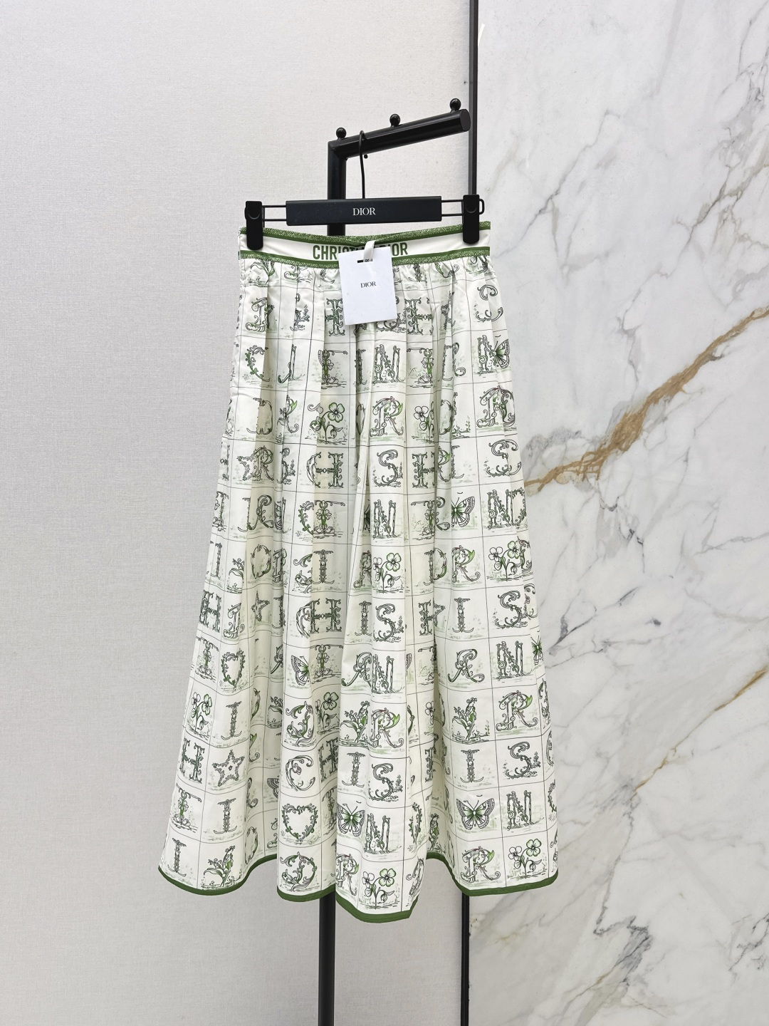 NO:797132,CD 26Ss————The latest spring and summer printed pattern shirt + skirt, cute style, full of small details, exquisite workmanship, age-reducing fashion, good hold style, won the hearts of fairies, soft and textured, two colors separated, ready for sale sml,,skirts,shirts,19860909CD 26Ss————春夏最新款印花图案衬衫+半裙 可A可乖的风格 满满小细节太加分 做工精致 减龄时尚 好HOLD住造型 深得仙女心 柔软有质感 两色分开发 现货发售sml,,skirts,shirts,,Women's clothing