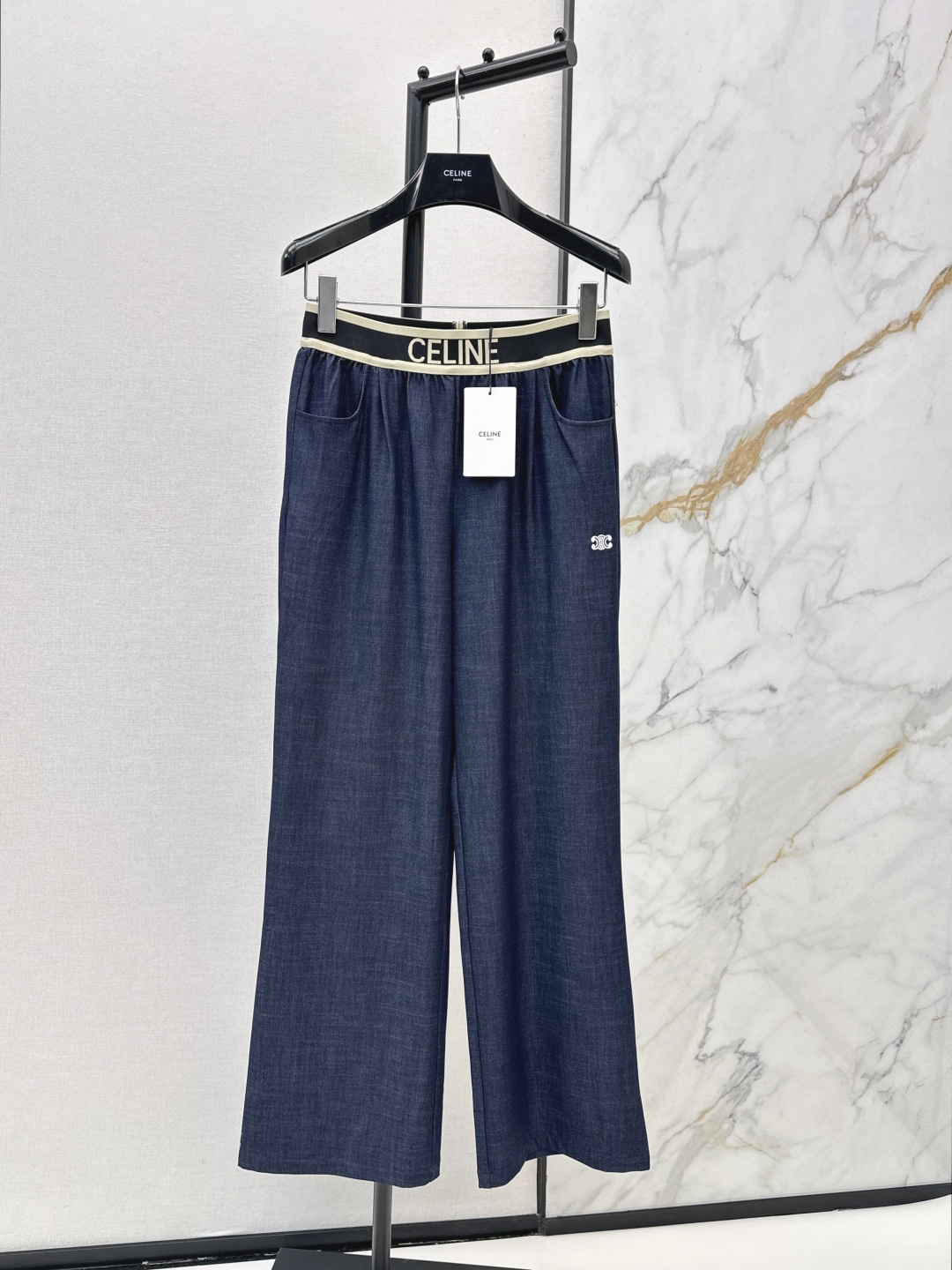 NO:797102,Ce 26Ss————The latest Tencel imitation denim straight pants for spring and summer. Fashionable and easy to wear. Versatile style. High-end customization. Comfortable fabric. Casual and easy. Good texture. Retro and fashionable. Can be controlled by all kinds of body shapes. One color ready for sale sml,,19860909Ce 26Ss————春夏最新款天丝仿牛仔直筒裤 时髦好穿度爆棚 风格百搭 高级定制 舒适的面料 随性洒脱 质感也敲好 复古又时尚 各种身材都可以驾驭 一色现货发售sml,,,Women's clothing