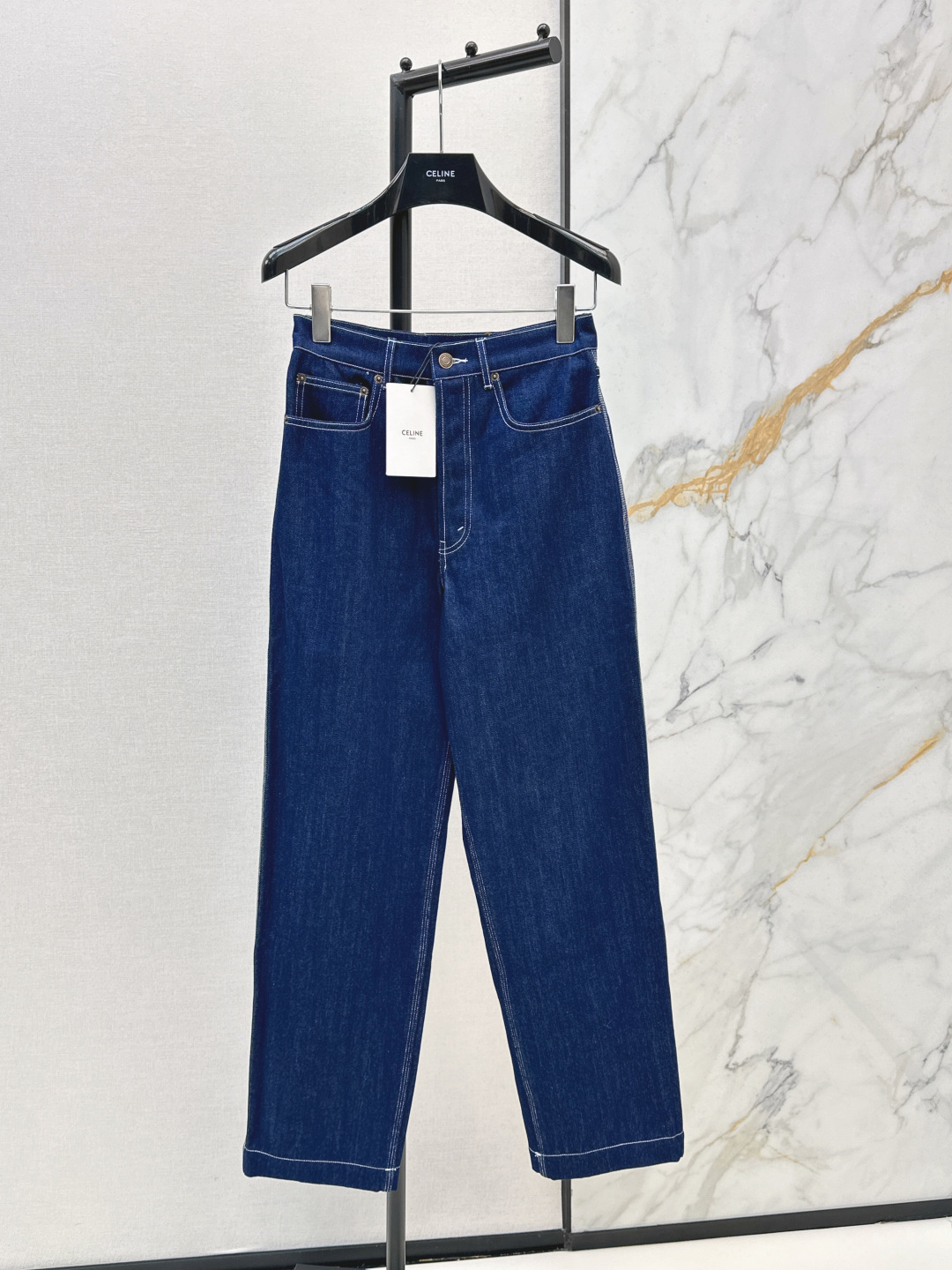 NO:797093,Ce 26Ss————The latest denim trousers for spring and summer. The whole piece is three-dimensional. It is all-around exquisite and can be worn by celebrities. The upper body is super covered and the body is slimming. The proportion of the legs is super stretched. It is easy to match. It is simple and refreshing. It has a refreshing and fashionable sense of high-end. It is elegant and fashionable in daily life. It is very versatile. The color is very beautiful. The fabric is high-end and textured. A must-have for dating and shopping. One color ready for sale sml,,19860909Ce 26Ss————春夏最新款牛仔长裤 整件立体剪裁 全方位精致做明星穿搭 上身超级遮肉显瘦 超拉腿部比例 巨好搭配 简简单单 穿出清爽时髦的高级感 日常优雅又时髦巨百搭 颜色很好看 面料高级又有质感 约会逛街必备 一色现货发售sml,,,Women's clothing
