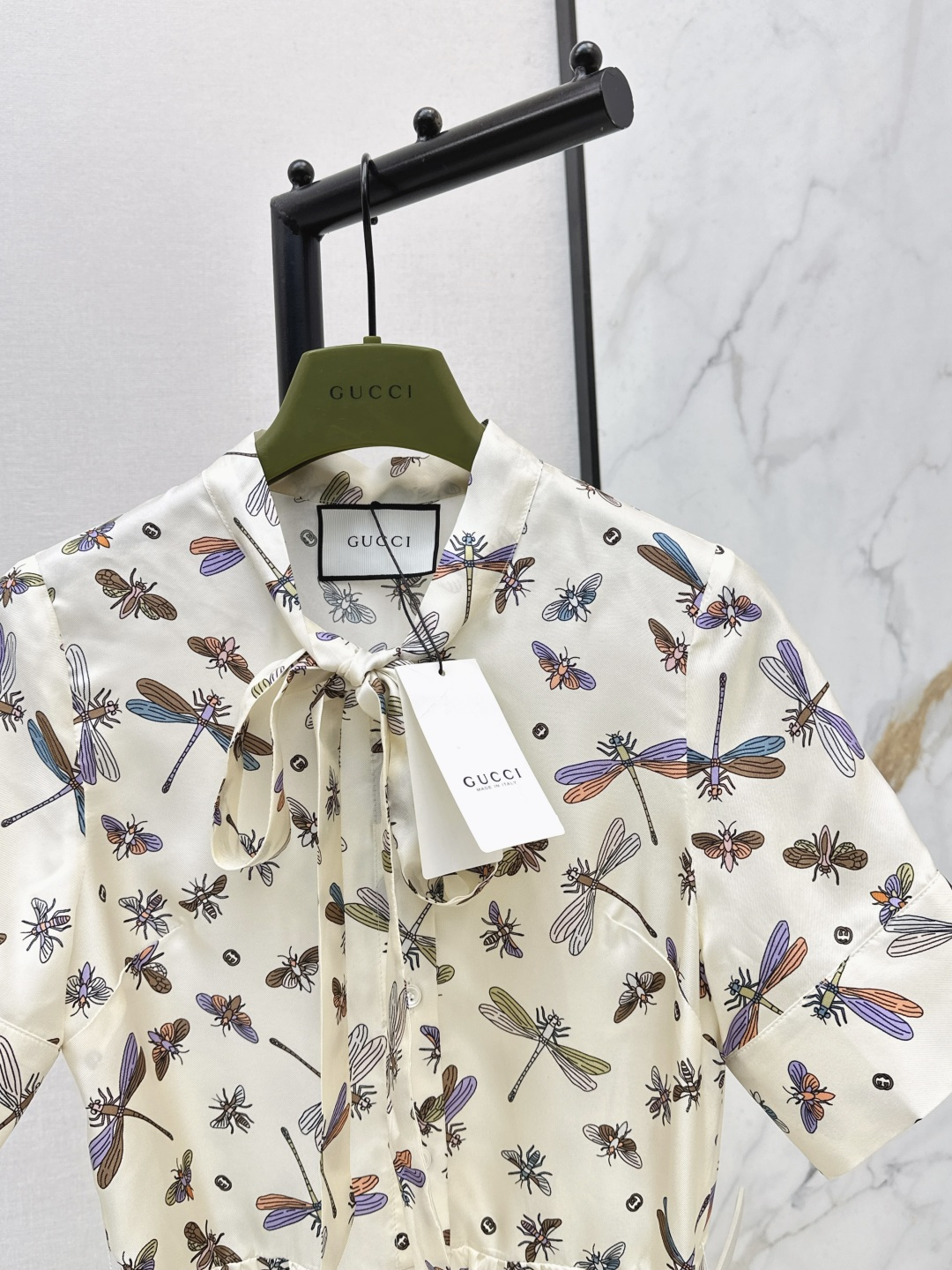 Gu 26Ss————春夏最新款青蜓印花真丝连衣裙🤍百分百真丝斜纹绸面料 配送金属扣腰带 气质飘带领结收