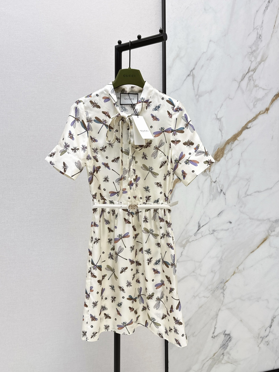 Gu 26Ss————春夏最新款青蜓印花真丝连衣裙🤍百分百真丝斜纹绸面料 配送金属扣腰带 气质飘带领结收